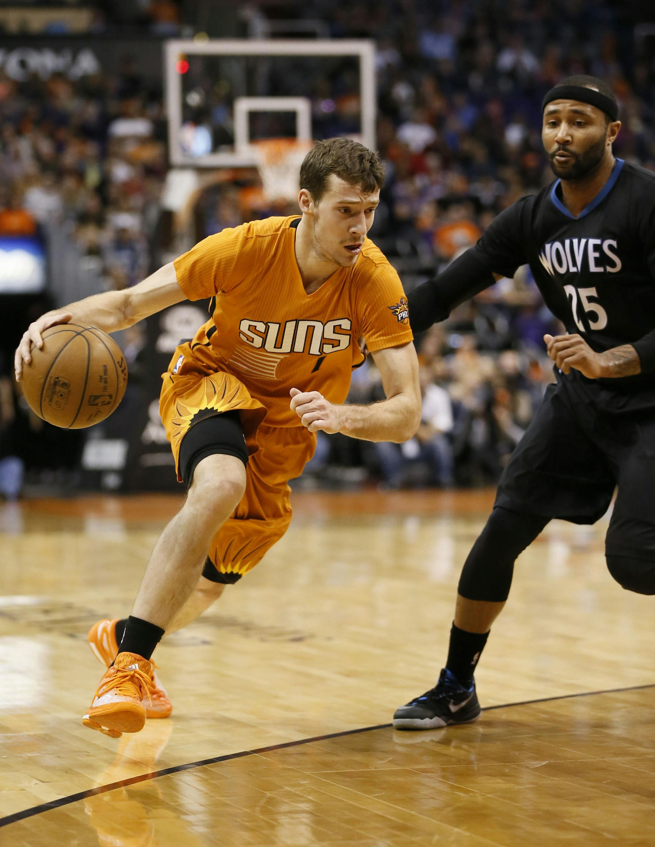 Phoenix Suns' Goran Dragic, left, of Slovenia, drives past Minnesota Timberwolves' Mo Williams (25) during the second half of an NBA basketball game, Friday, Jan. 16, 2015, in Phoenix. The Suns won 110-99. (AP Photo/Matt York)