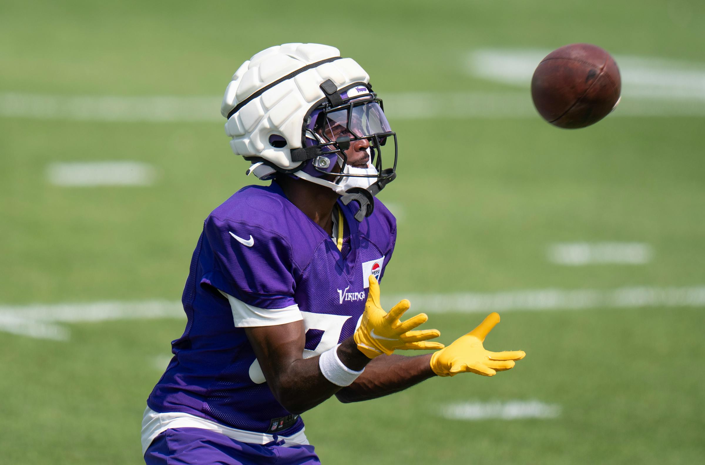 Minnesota Vikings begin roster cuts ahead of Tuesday deadline