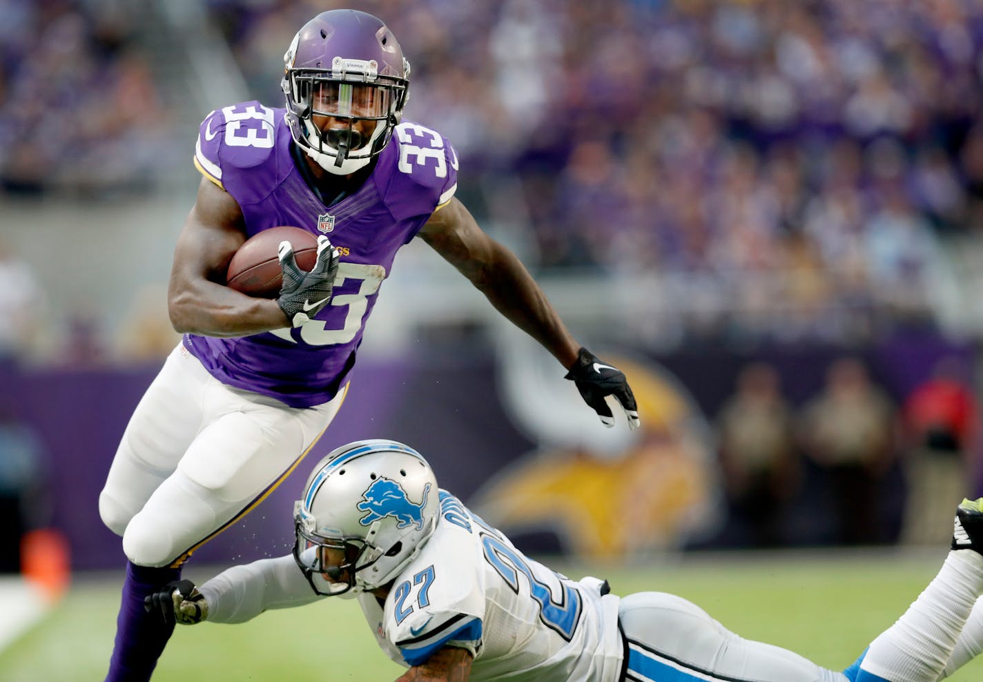 The Vikings, who produced a few good runs in Sunday's 30-24 win over the Arizona Cardinals but still averaged only 3 yards per carry as a team, waived third-string running back Ronnie Hillman on Monday. ] CARLOS GONZALEZ cgonzalez@startribune.com - November 6, 2016, Minneapolis, MN, US Bank Stadium, NFL, Minnesota Vikings vs. Detroit Lions