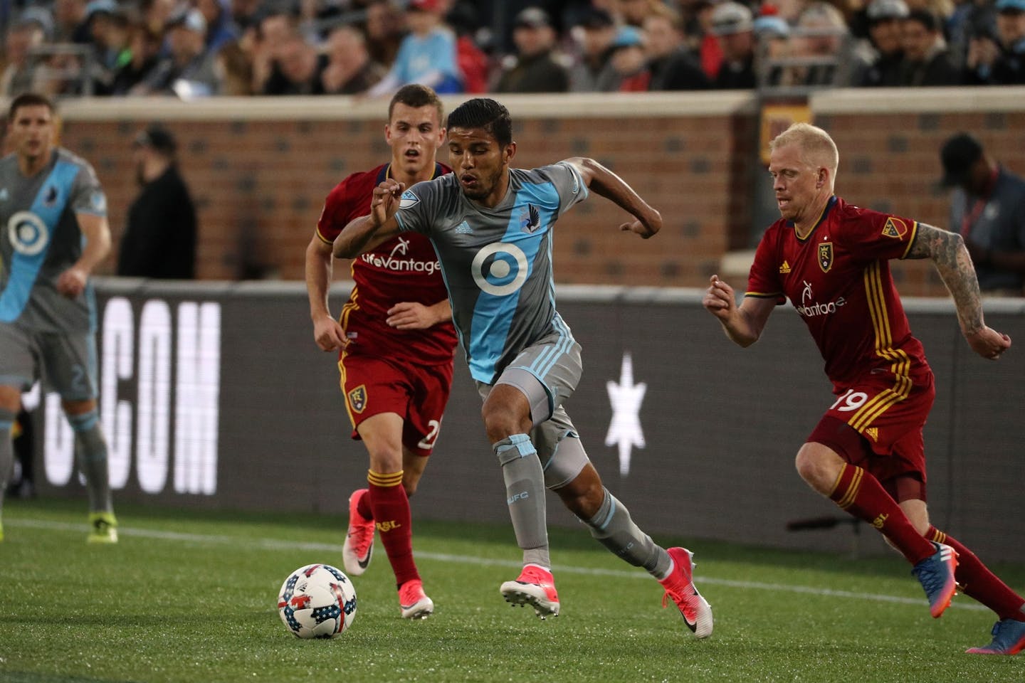 Minnesota United midfielder Johan Venegas (11) took the ball towards the Real Salt Lake goal in the first half.