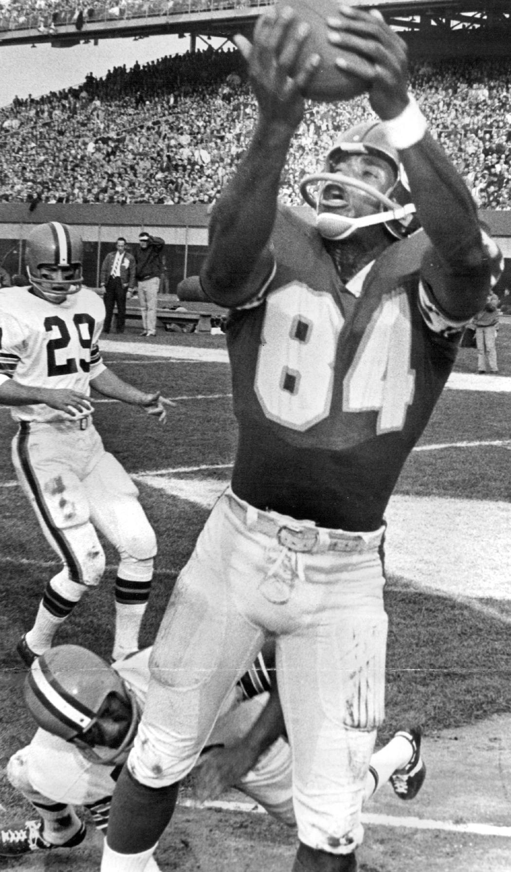 Viking Gene Washington grabbed the first of three touchdown passes in November, 1969.