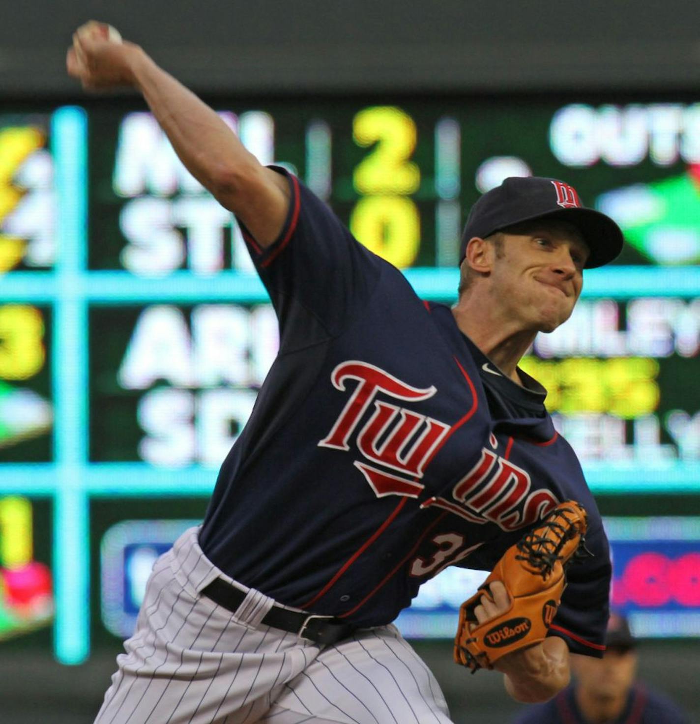 Twins pitcher Cole DeVries