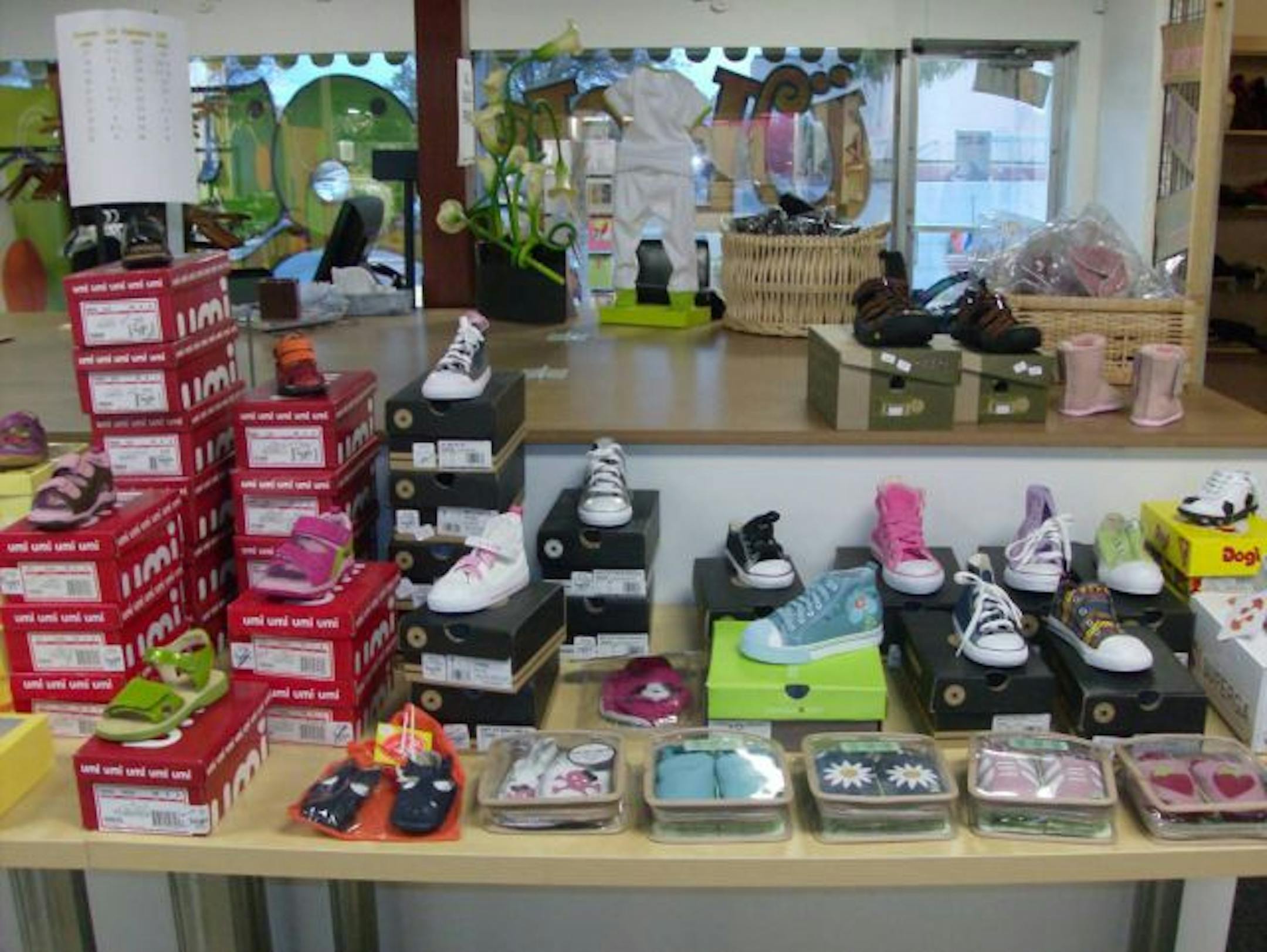 The Uber Outlet is closing, and the best deals are on kids' shoes, on sale for $10 each.