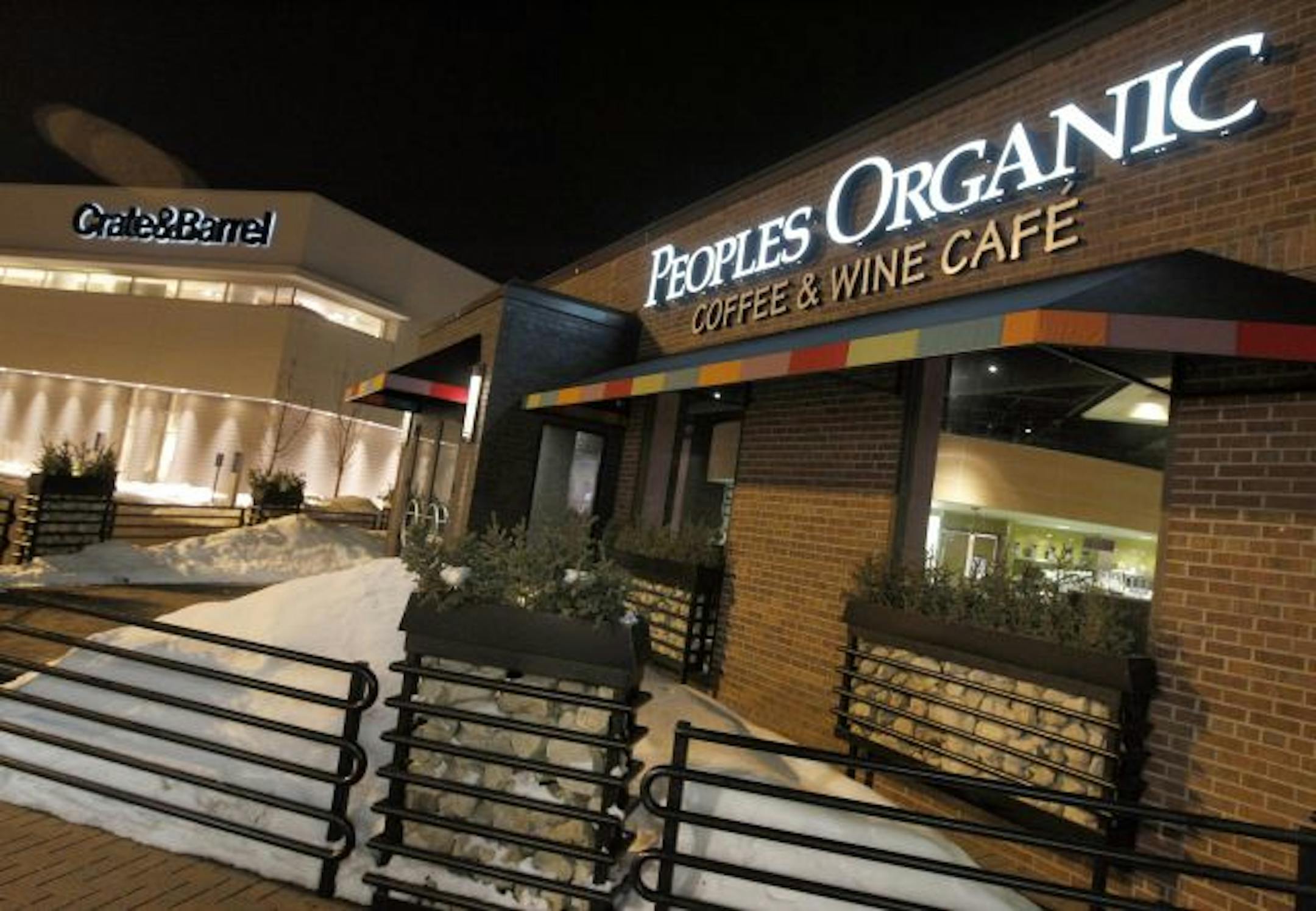 Peoples Organic is lighting up the northwest corner of the Galleria. The fast-casual restaurant is an abbreviated version of the French Meadow Bakery & Cafe.