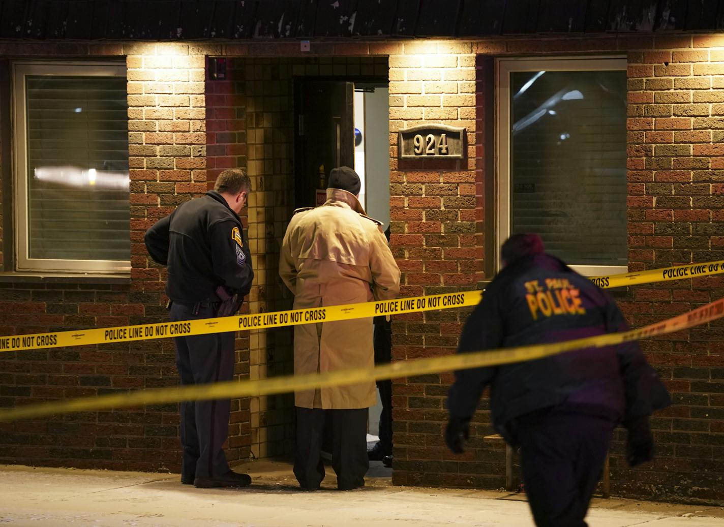 St. Paul Police inquired at a building on the corner of Wayzata St. at N. Rice St. as they investigated after a reported shooting Sunday night. ] JEFF WHEELER &#x2022; Jeff.Wheeler@startribune.com St. Paul Police investigated a shooting at N. Rice St. and Wayzata St. Sunday night, November 10, 2019.