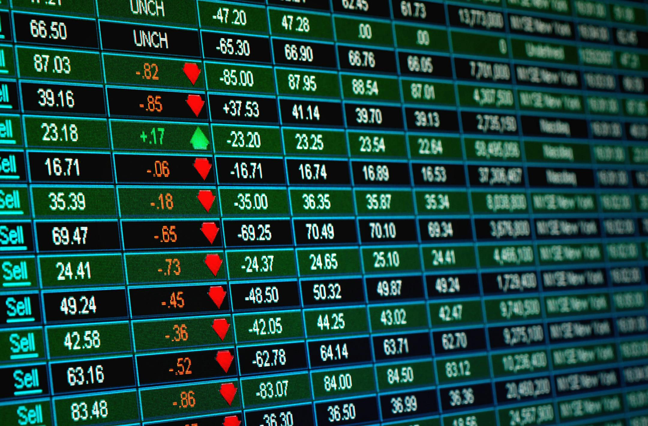 Free becomes expensive when it nudges you to make a critical investing mistake. (Dreamstime/TNS) ORG XMIT: 1493399