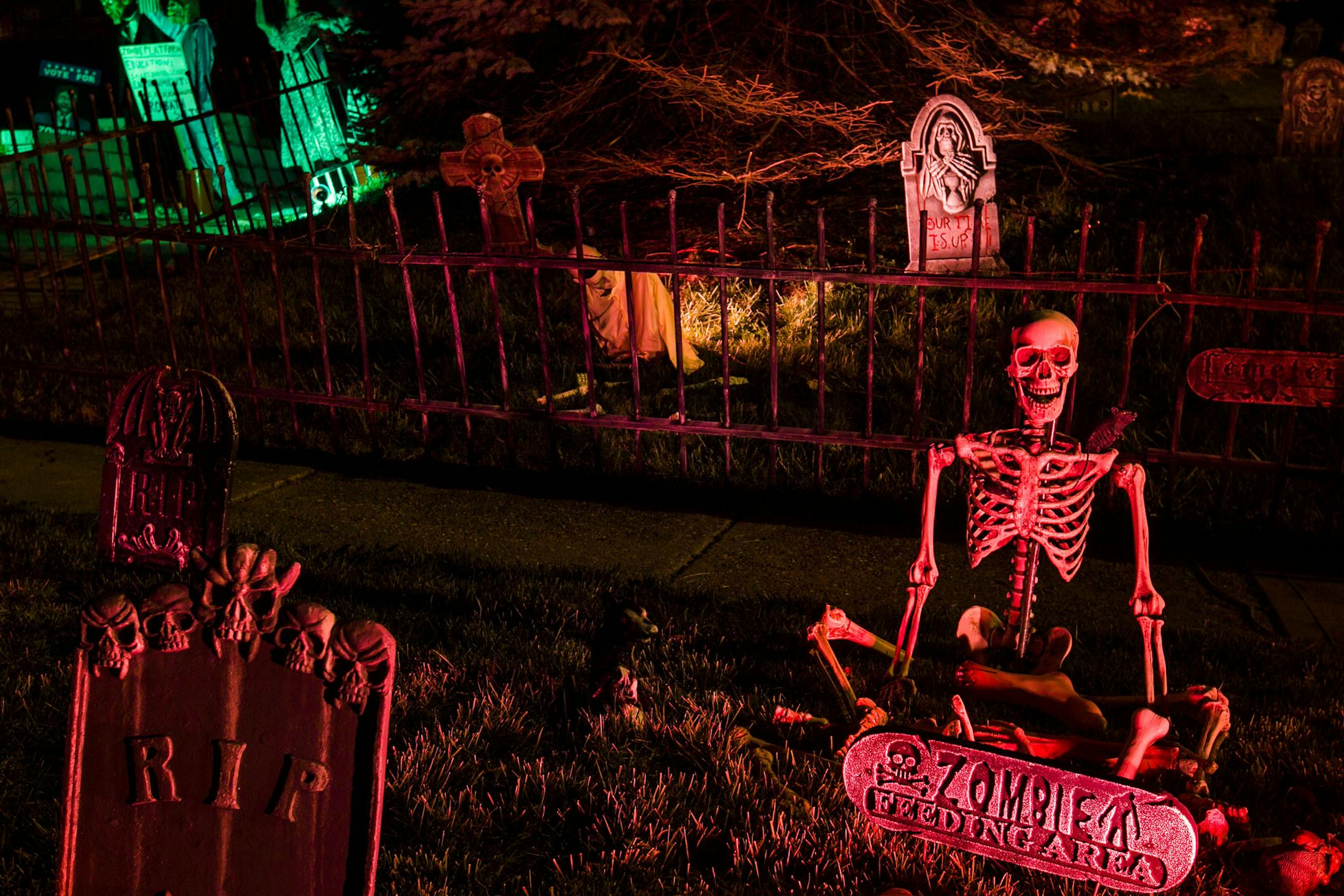 Tim and Katie Mulhall go all out with Halloween decorations at their home in St. Louis, Missouri. (Erik M. Lunsford/St. Louis Post-Dispatch/MCT) ORG XMIT: 1129918