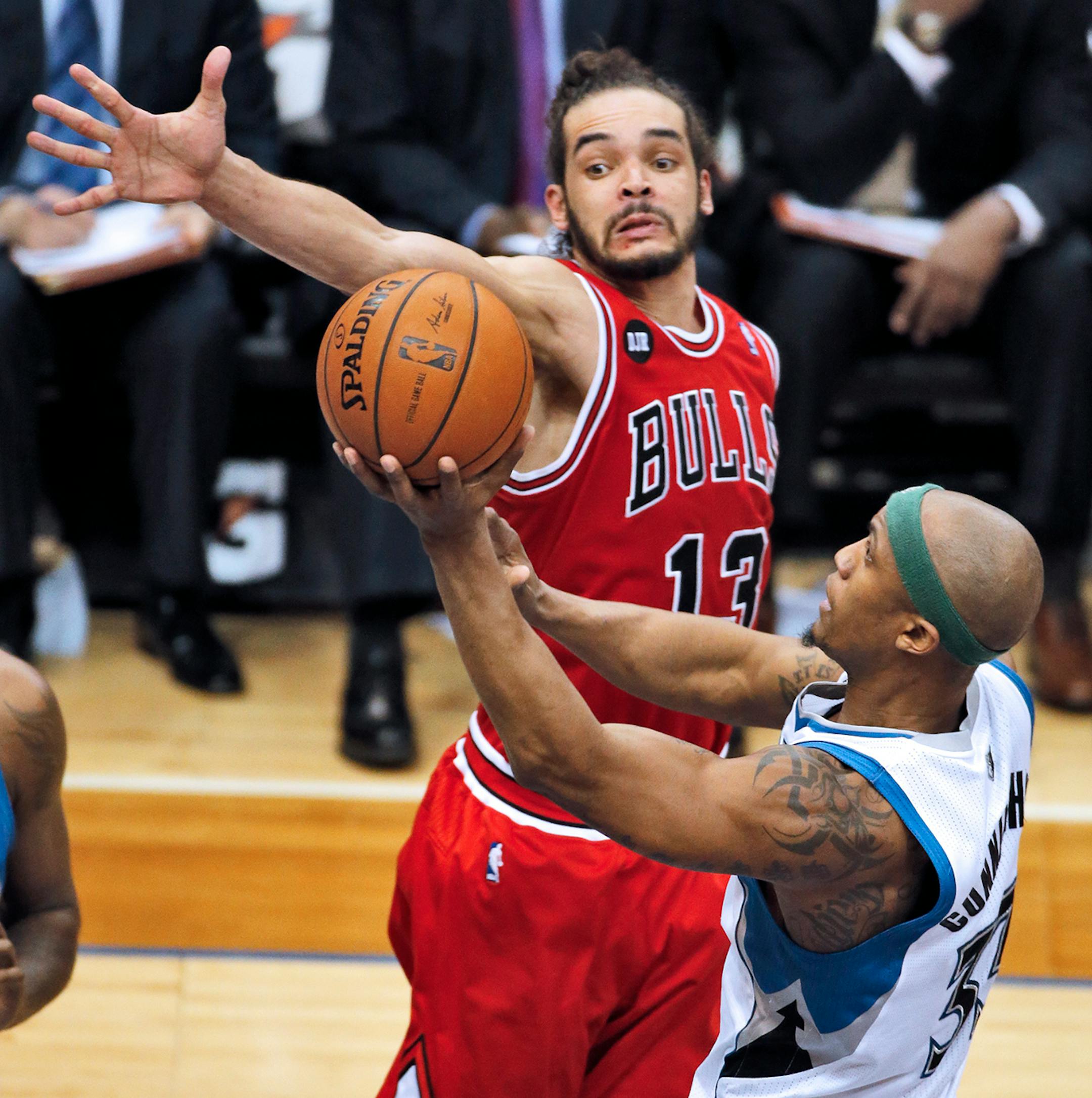 Wolves Joakim Noah blocked the shot of Wolves Dante Cunningham in 2nd half action. ] Minnesota Timberwolves vs. Chicago Bulls . Bulls won. (MARLIN LEVISON/STARTRIBUNE(mlevison@startribune.com)