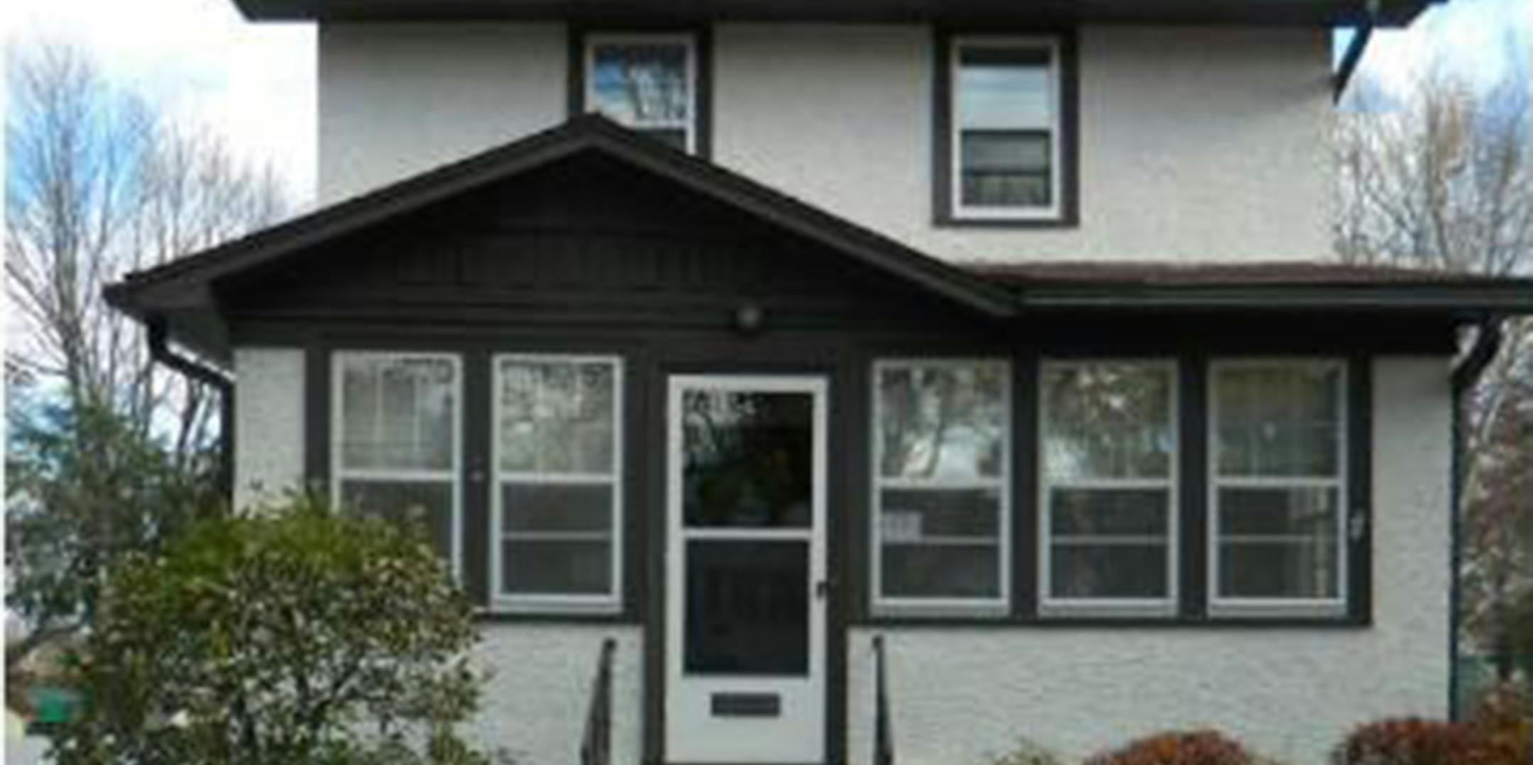 ... St. Paul
Built in 1920, this three-bedroom, two-bath house located in the West Side neighborhood has 1,573 square feet and features three bedrooms on one level, original woodwork and hardwood floors, full basement, deck and two-car detached garage. Listed by Mary Bade, EOS Realty, 651-330-3359.