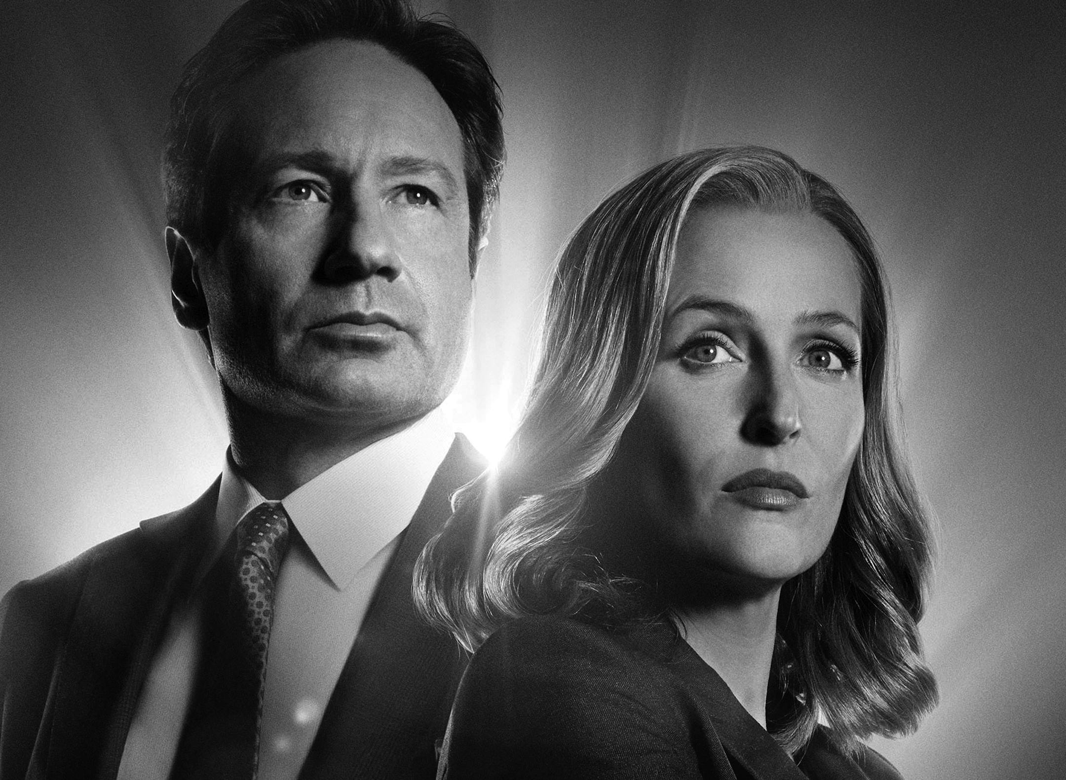 FOR USE WITH FYI_TV CONTENT ONLY. THE X-FILES: L-R: David Duchovny and Gillian Anderson. The next mind-bending chapter of THE X-FILES debuts with a special two-night event beginning Sunday, Jan. 24 (10:00-11:00 PM ET/7:00-8:00 PM PT), following the NFC CHAMPIONSHIP GAME, and continuing with its time period premiere on Monday, Jan. 25 (8:00-9:00 PM ET/PT). &#xa9;2015 Fox Broadcasting Co. Cr: Frank Ockenfels/FOX