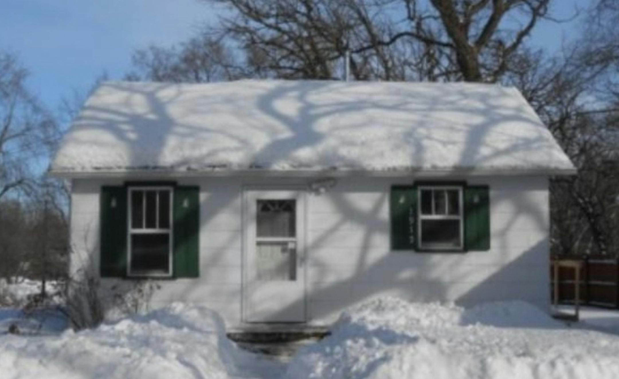 ... Lake St. Croix Beach
Built in 1946, this two-bedroom, one-bath house has 672 finished square feet and features new carpet and paint, full unfinished basement, patio and one-car detached garage. Listed by xxxxx , High Pointe Realty, xxx-xxx-xxxx.