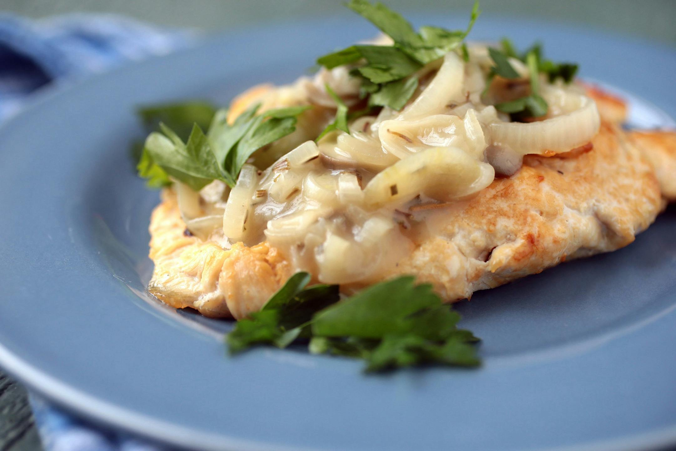 French Country Chicken with Mushroom Sauce. (Cristina M. Fletes/St. Louis Post-Dispatch/TNS) ORG XMIT: 1197571