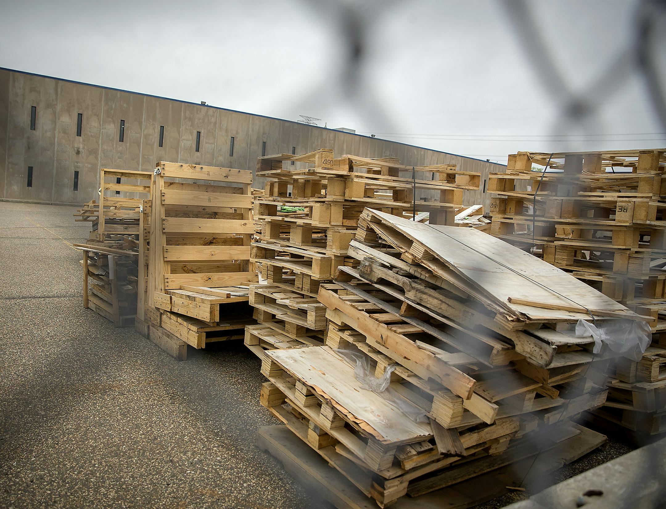 The former postal service distribution facility at 1301 Industrial Blvd. in northeast Minneapolis, Wednesday, May 9, 2018. ] ELIZABETH FLORES &#xef; liz.flores@startribune.com