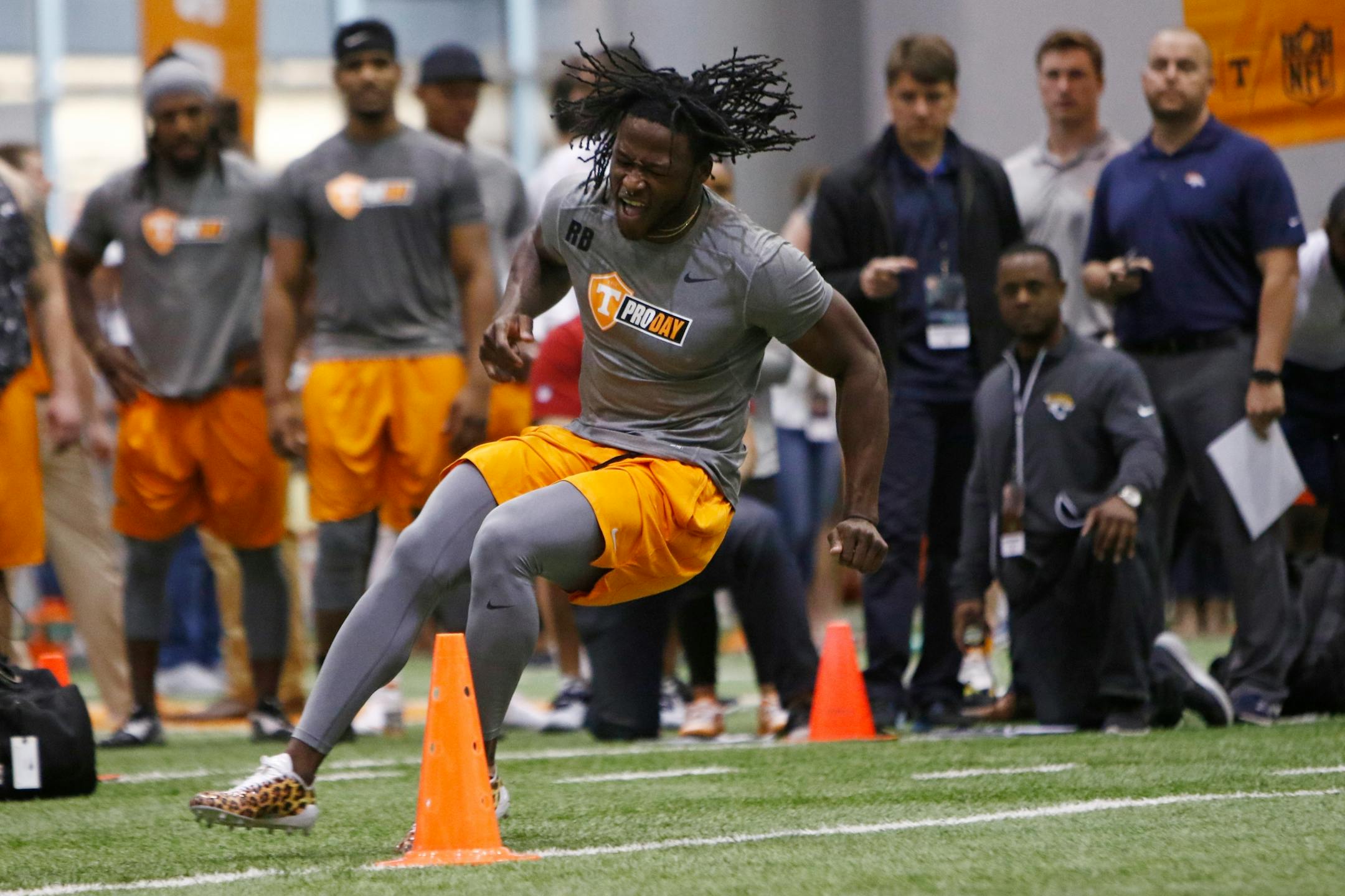 Alvin Kamara competes during Tennessee NFL Pro Day on Friday, March 31, 2017, in Knoxville, Tenn. (AP Photo/Wade Payne)