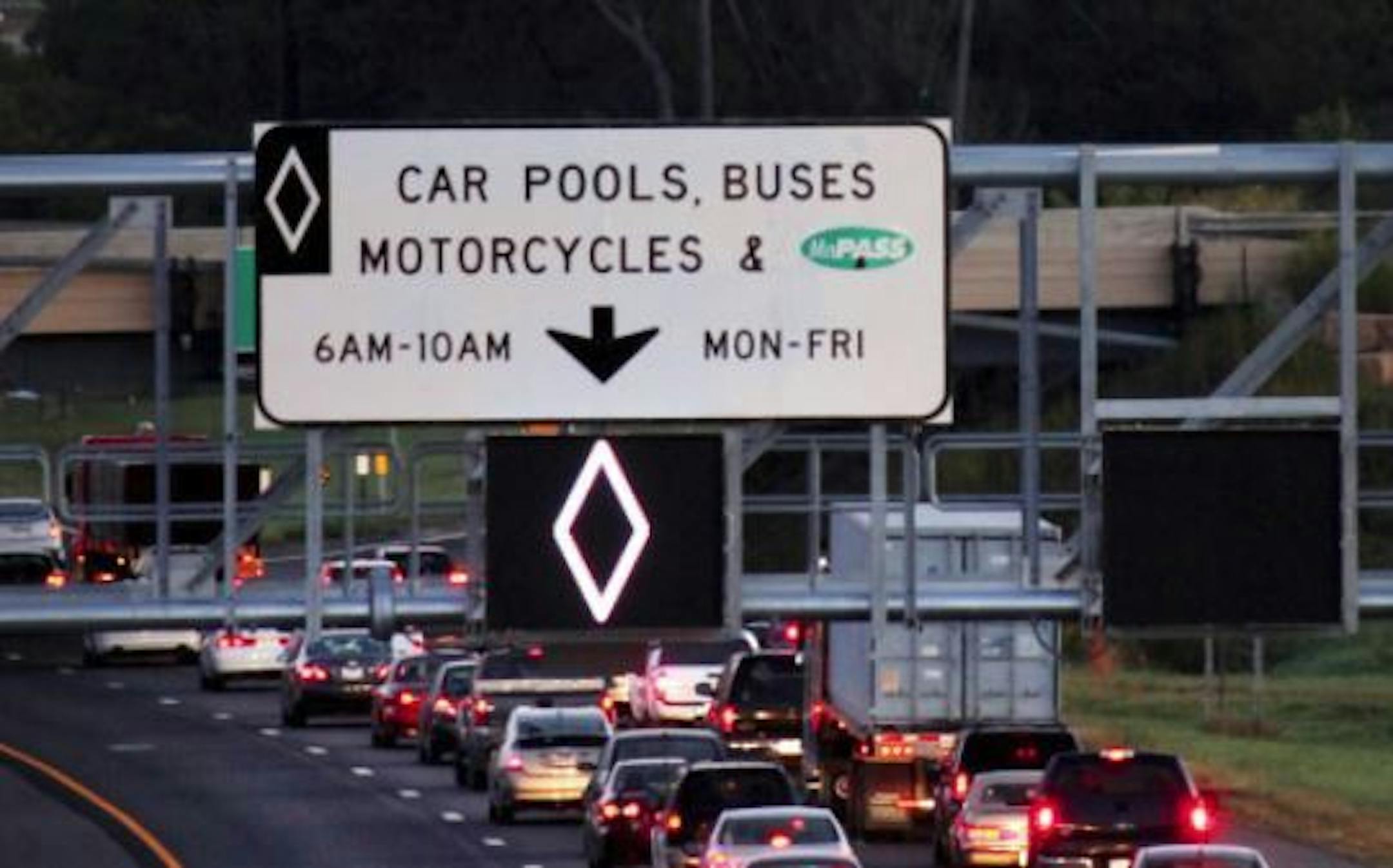 MnPass lanes on Interstate 35W south of I-494.