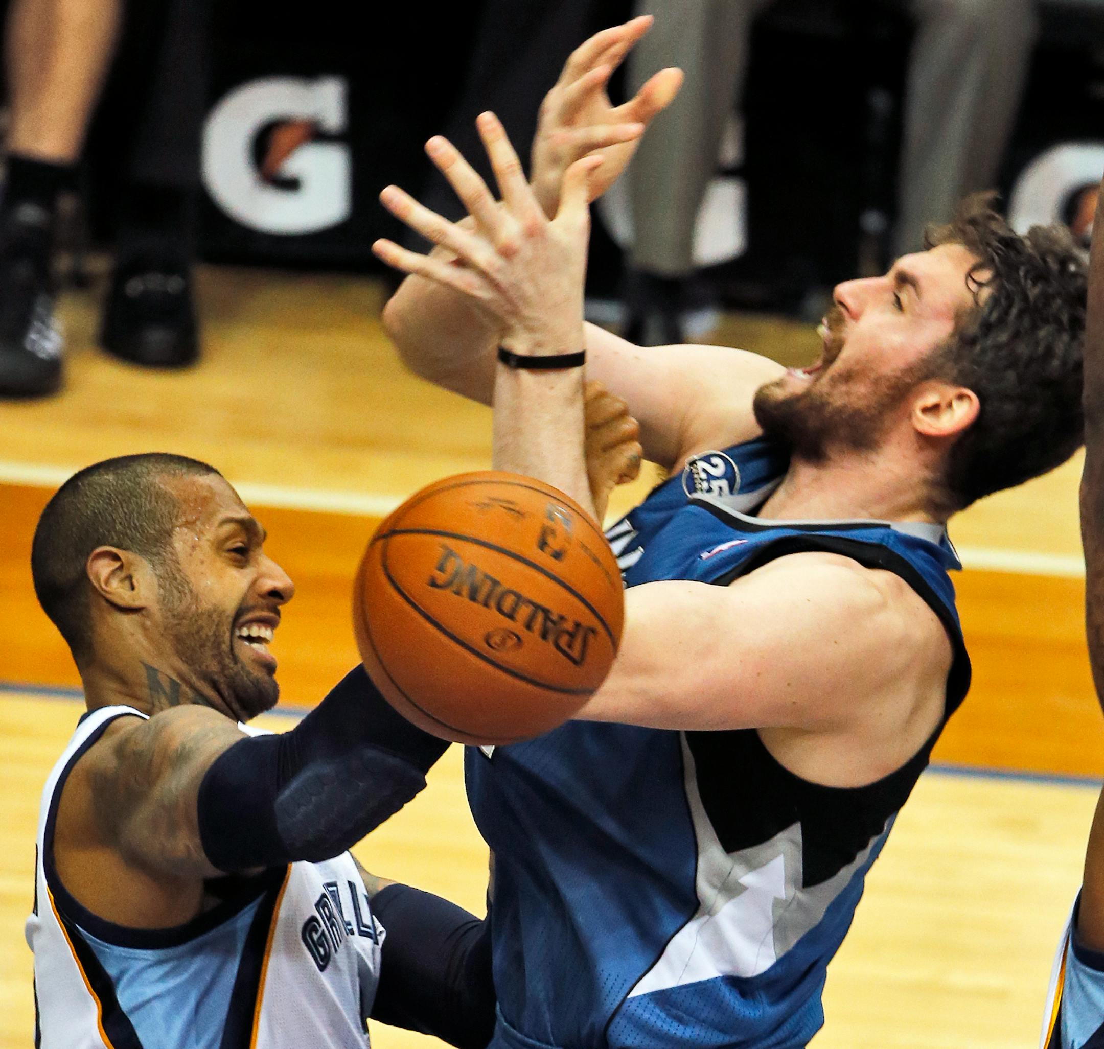 James Johnson, left, and Kevin Love battled for control of a rebound. Both were given technical fouls on the exchange.