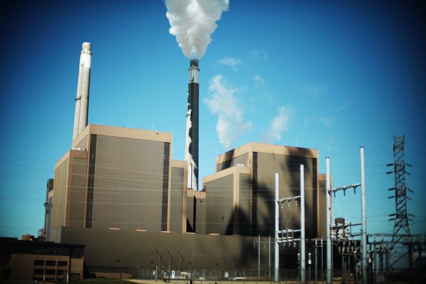 The Coal Creek Power Station produces 1,100 Megawatts at full capacity and is the largest power plant in North Dakota.