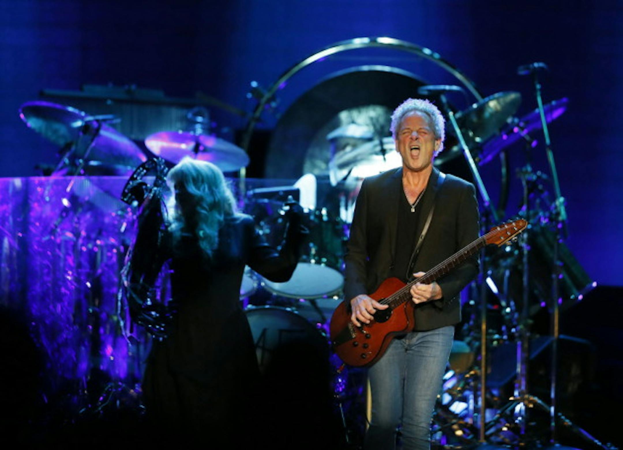 Lindsey Buckingham & Stevie Nicks/Star Tribune photo by Jerry Holt