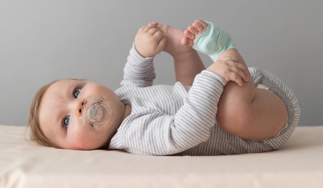 Wearable Smart Sock Baby Sleep Monitor Tracks Infant's O2 Level