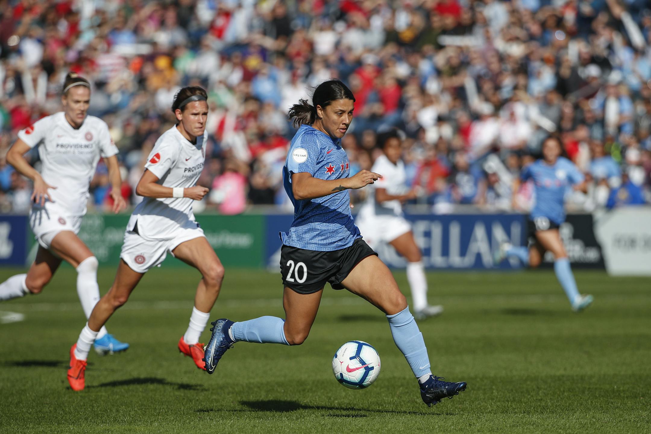 Chicago Red Stars forward Sam Kerr looks to score against the Portland Thorns during the first half of an NWSL playoff semifinal Oct. 20 in Bridgeview, Ill.