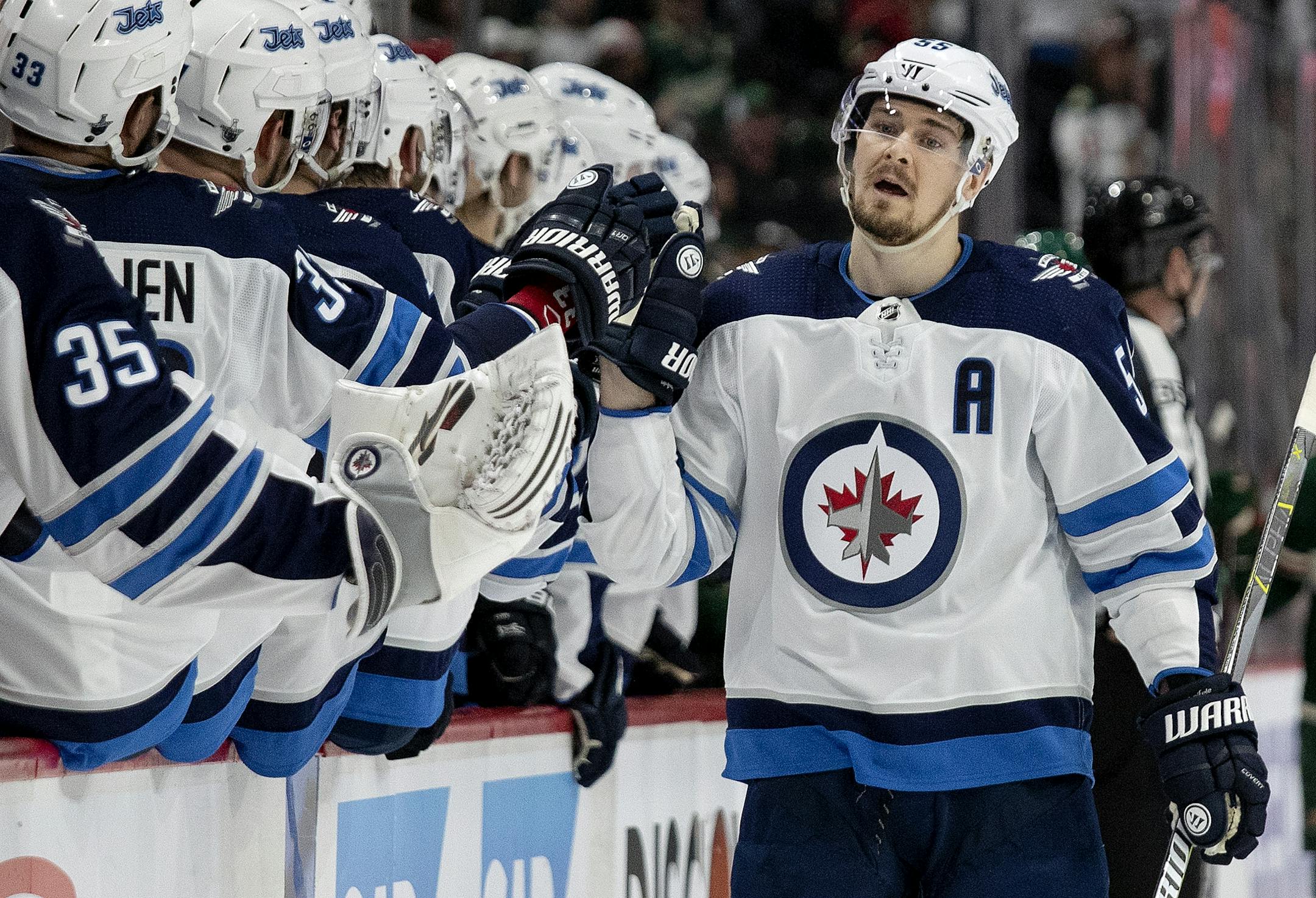 Mark Scheifele (55) celebrated after scoring a goal in the first period.