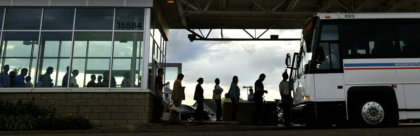 Passengers load a bus at the Apple Valley Transit Station Tuesday, June 20, 2006. Jeffrey Thompson &#x221a;&#xd8; jthompson@startribune.com GENERAL INFORMATION: Traffic congestion is getting worse on the Cedar Avenue corridor as the south-metro population explodes, and some fast-growing cities that use it a lot - like Lakeville - aren&#x221a;&#xe1;t even served by the Minnesota Valley Transit Authority right now. I&#x221a;&#xe1;m going to take a look at how commuters in Lakeville are clogging th