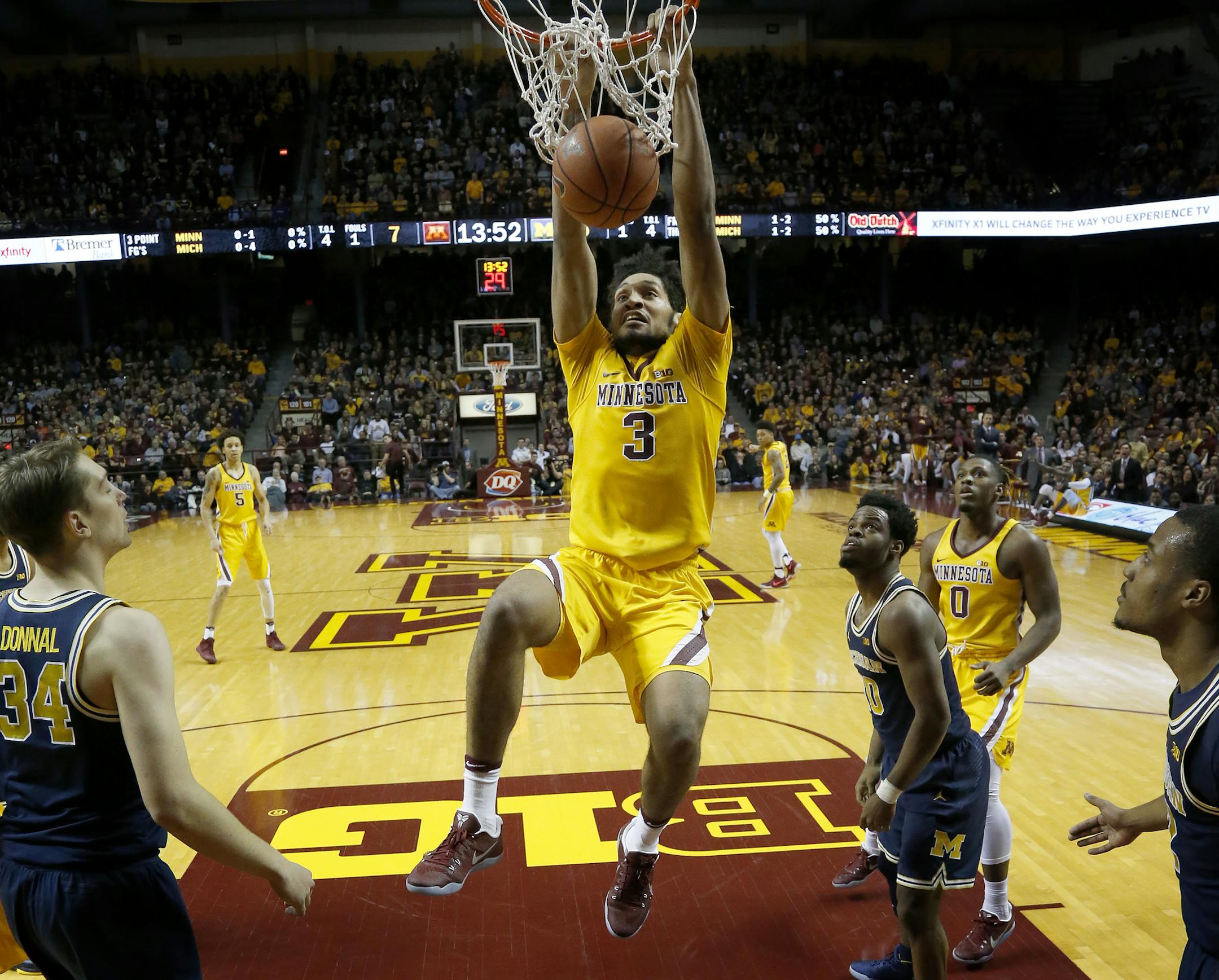 Jordan Murphy (3) dunked the ball in the first half. ] CARLOS GONZALEZ ï cgonzalez@startribune.com - February 19, 2017, Minneapolis, MN, Williams Arena, NCAA Basketball, University of Minnesota Gophers vs. Michigan Wolverines