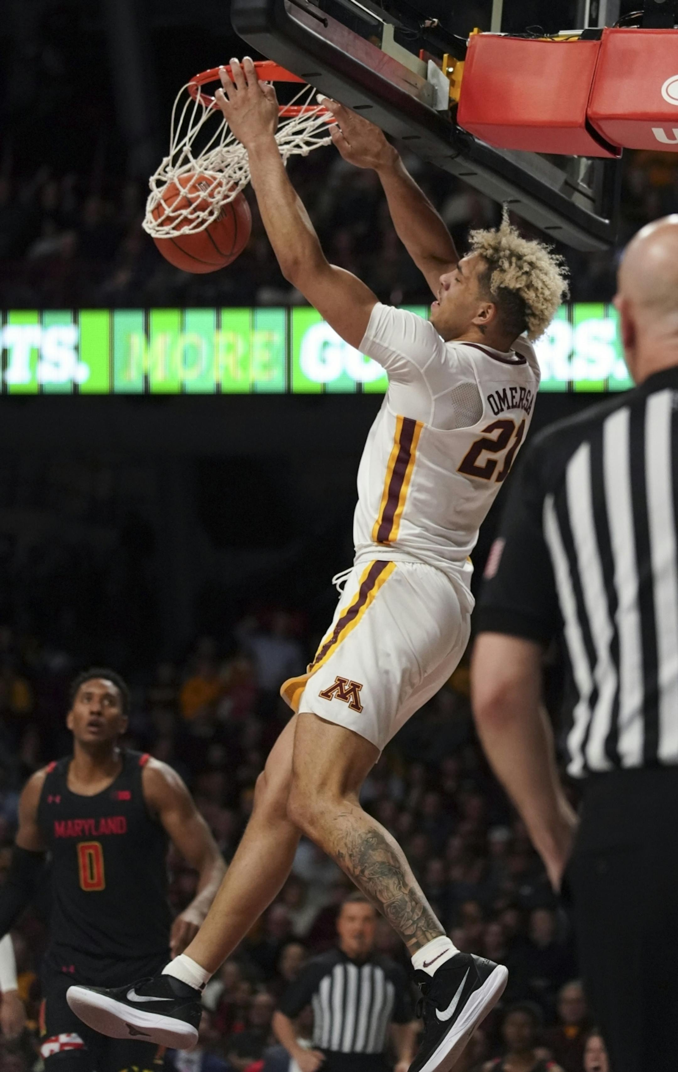 Minnesota Gophers forward Jarvis Omersa (21) dunked th3 ball in the first half.