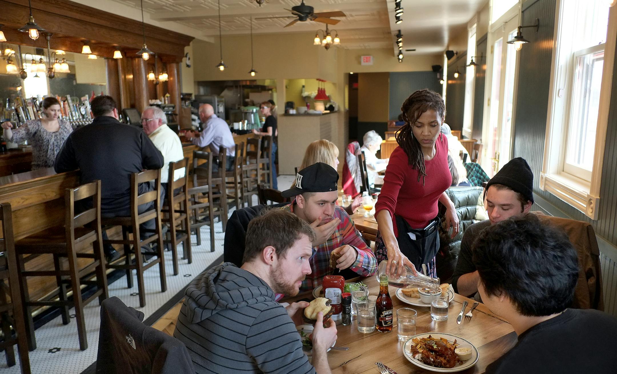 Shalom Cook tops off water for customer during the lunch hour. Ward 6 in St. Paul. Chef Elizabeth Olson takes advantage of a great little spot in east St Paul on Payne Ave shop her menu including food like the charcturie plate, relish tray, Cicero stew, and Ward 6 burger, STAR TRIBUNE/TOM WALLACE Assignments #20028306A March 29, 2013 EXTRA INFORMATION SLUG: 426380 rn0404013 EXTRA INFORMATION: ORG XMIT: MIN1303311937383635