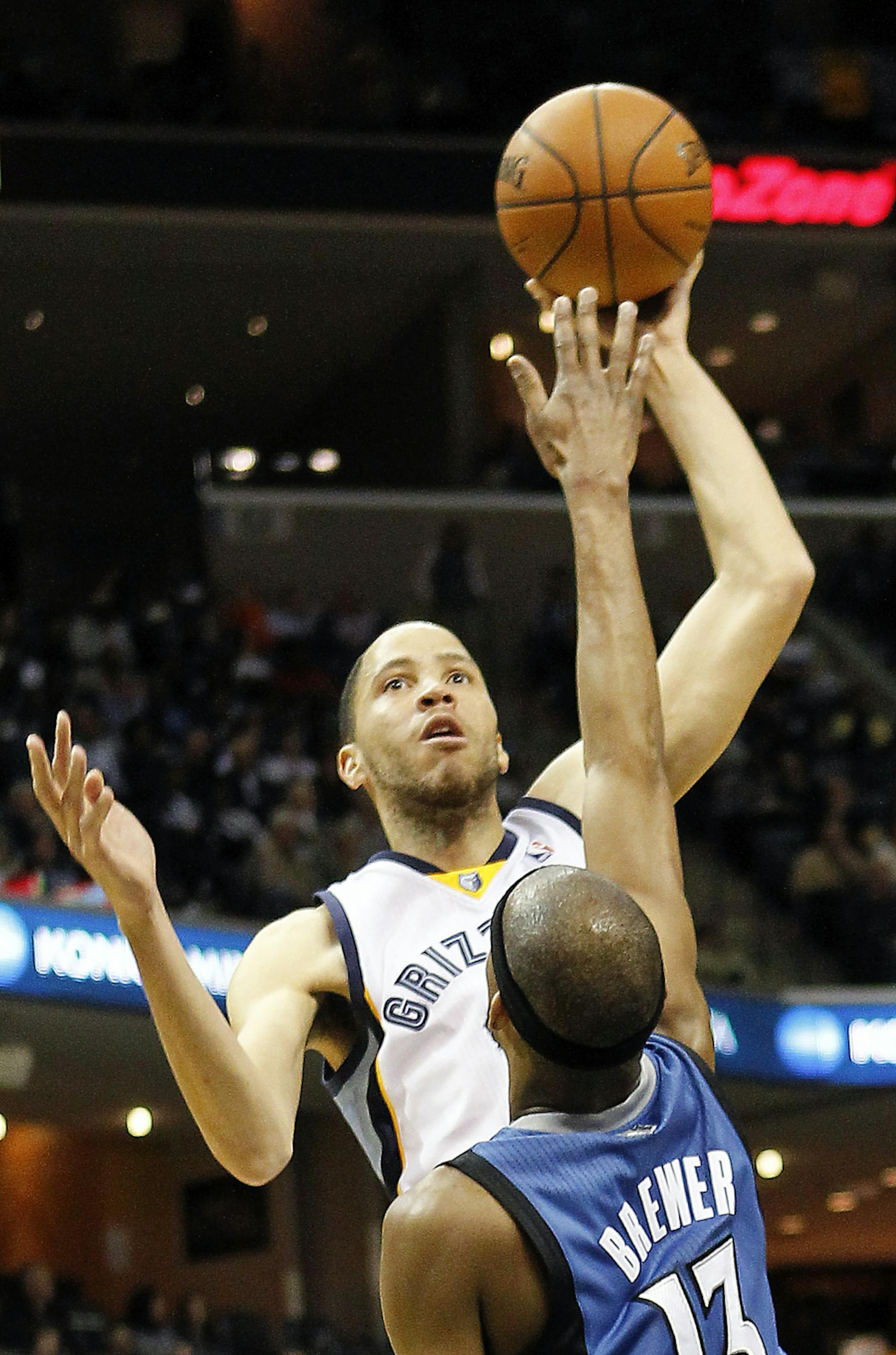 Memphis Grizzlies forward Tayshaun Prince, back, shoots over Minnesota Timberwolves forward Corey Brewer (13) in the second half of an NBA basketball game Monday, March 24, 2014, in Memphis, Tenn. The Grizzlies won 109-92.