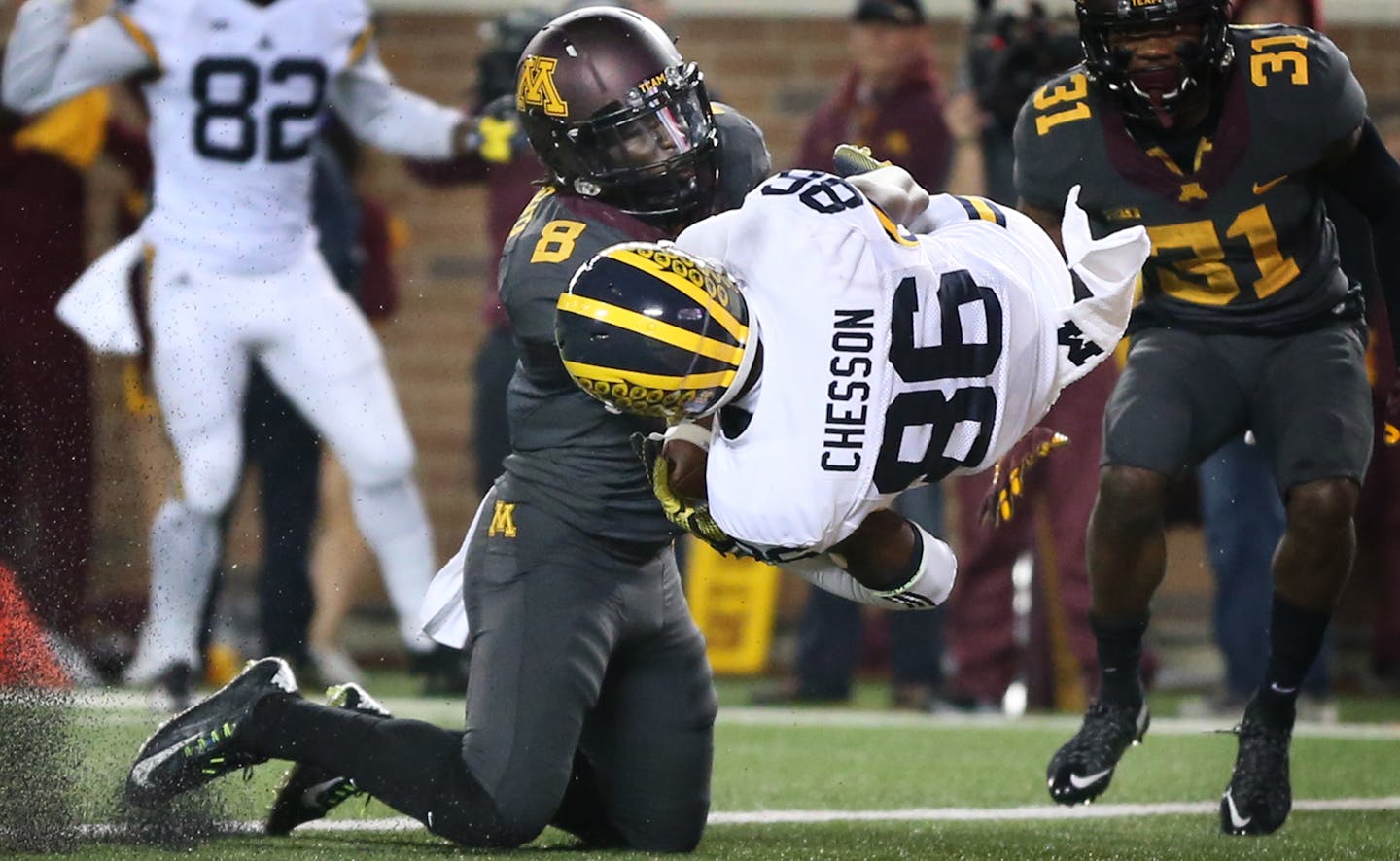 Michigan Wolverines wide receiver Jehu Chesson (86) caught a touchdown pass over Minnesota Gophers defensive back Duke McGhee (8) in the second quarter