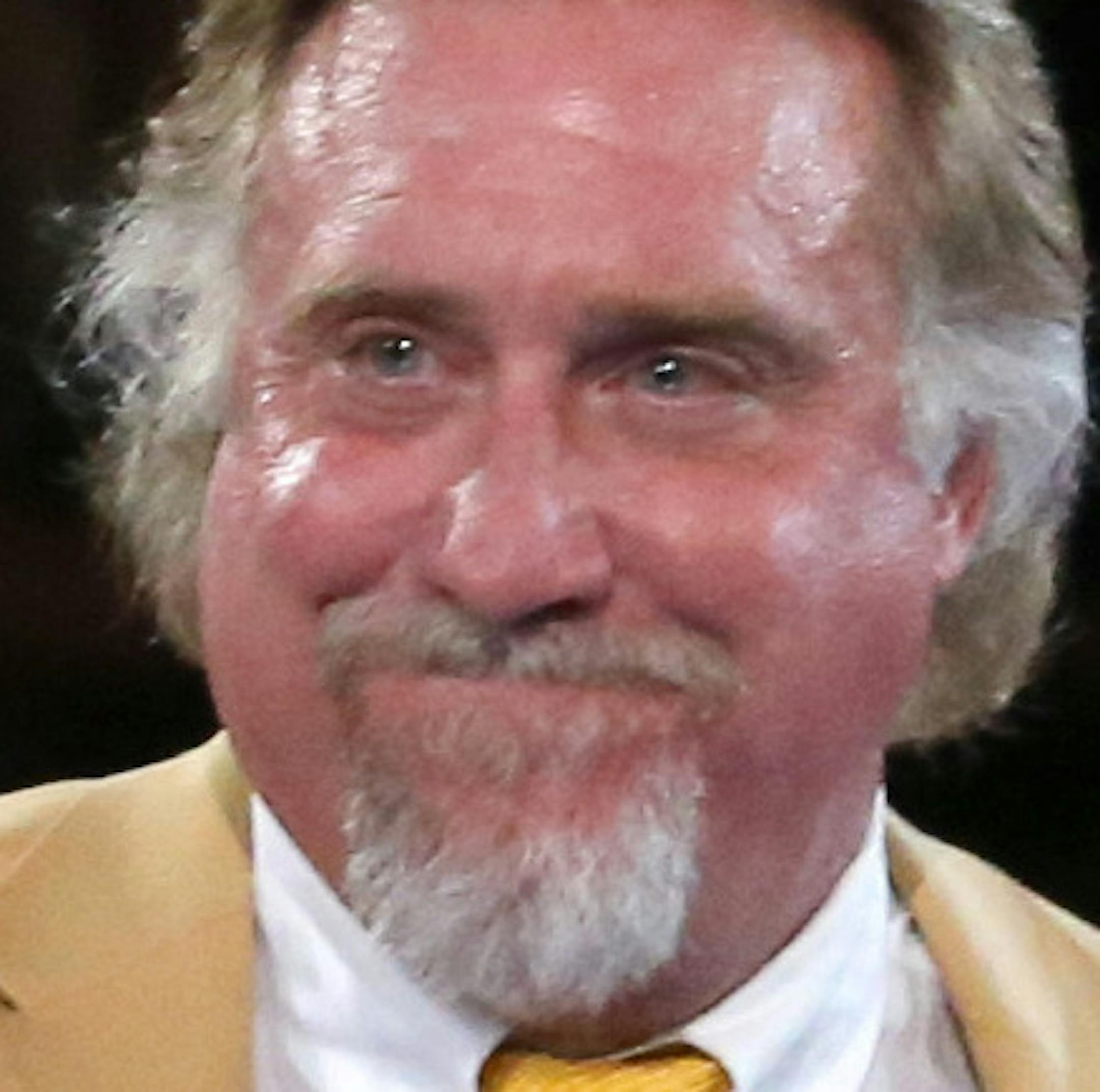 Kevin Greene waves after receiving his gold jacket at the Pro Football Hall of Fame enshrinees' dinner, Thursday, Aug. 4, 2016, in Canton, Ohio. (Scott Heckel/The Repository via AP)
