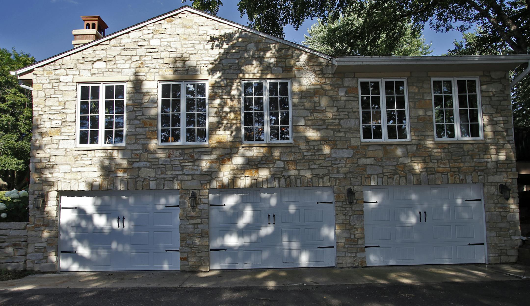 A look at the remodeled home of Jeff McCloskey in Mendota Heights. Three-car garage nestled under the great room. (MARLIN LEVISON/STARTRIBUNE(mlevison@startribune.com