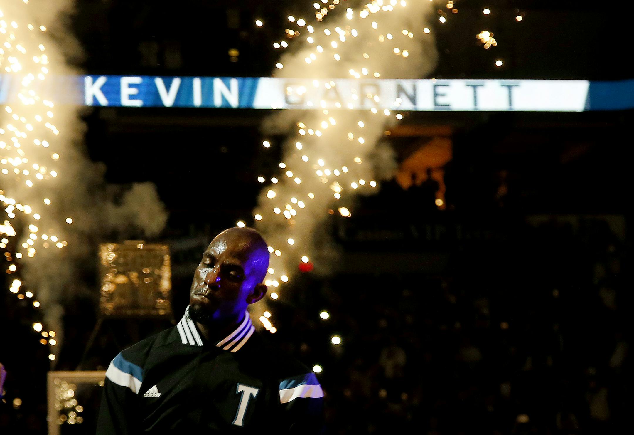 Kevin Garnett (21) was introduced to the crowd at Target Center before the start of the game. ] CARLOS GONZALEZ cgonzalez@startribune.com, February 25, 2015, Minneapolis, MN, Target Center, NBA, Minnesota Timberwolves vs. Washington Wizards