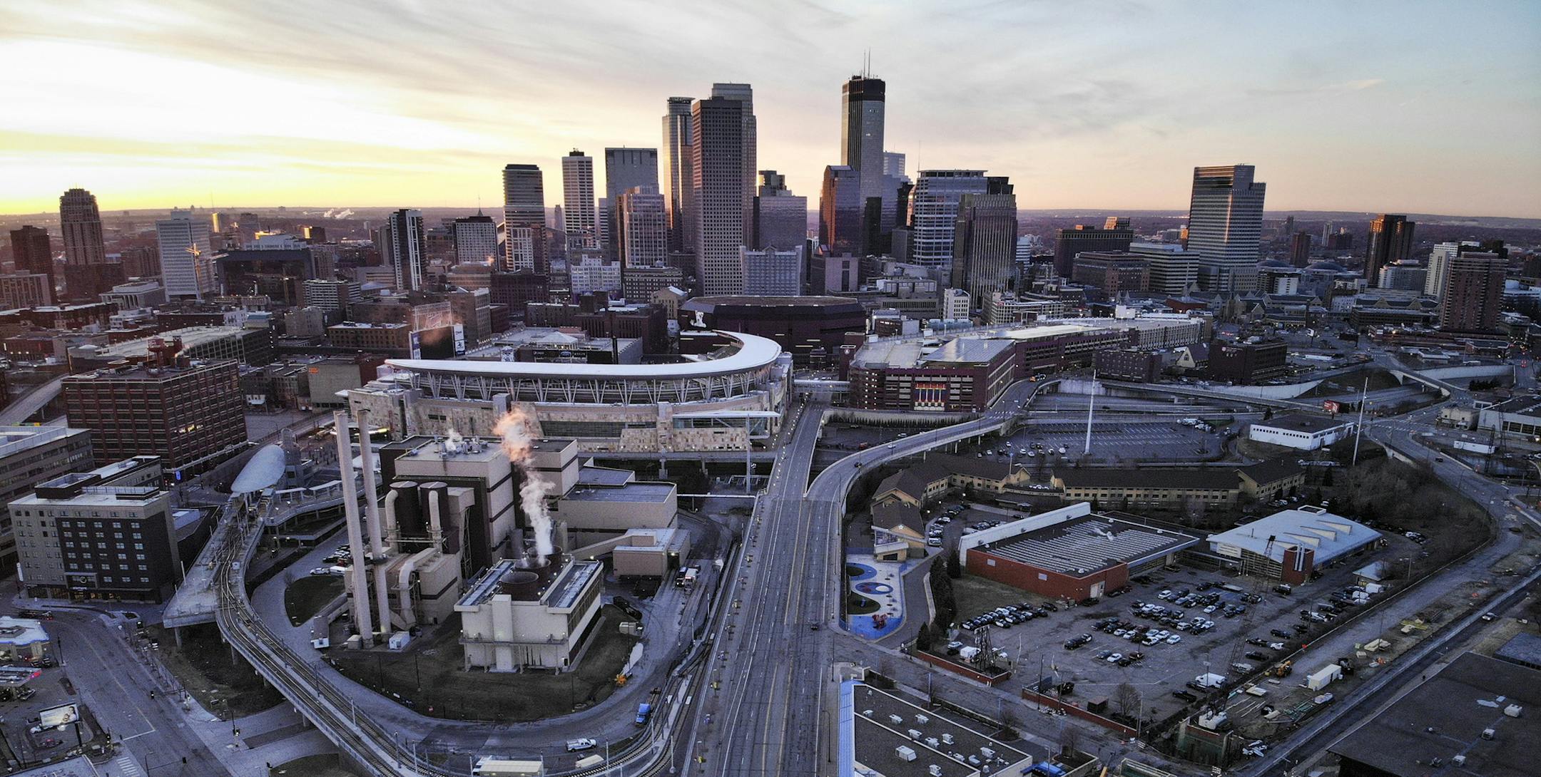 There were few cars heading into or out of downtown Minneapolis at sunrise Monday morning, March 30, 2020. Despite a decrease in traffic of up to 50 percent, the number of fatal crashes since March 16 is sharply up. (Aaron Lavinsky/Minneapolis Star Tribune/TNS) ORG XMIT: 1630776