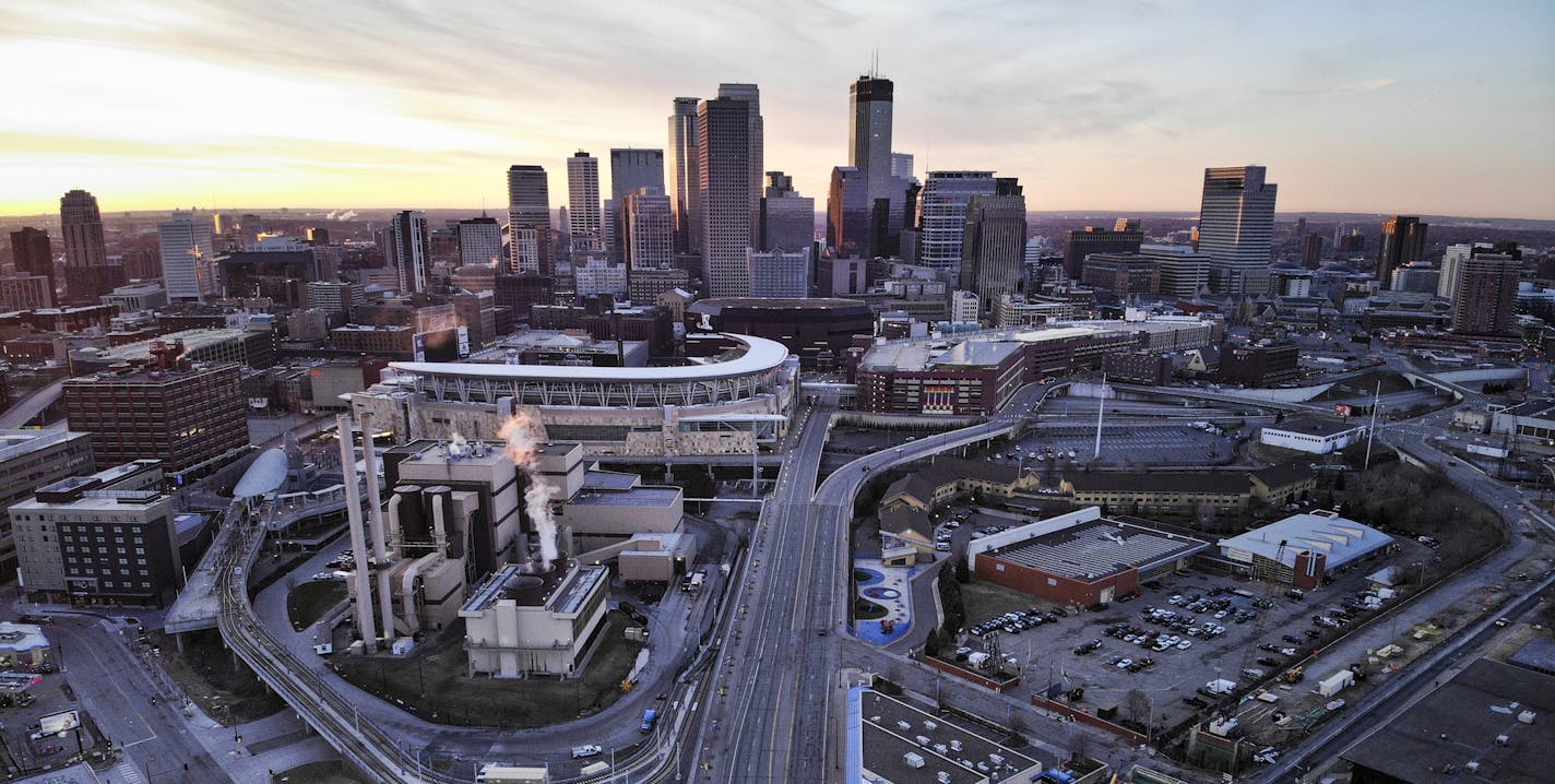 There were few cars heading into or out of downtown Minneapolis at sunrise Monday morning, March 30, 2020. Despite a decrease in traffic of up to 50 percent, the number of fatal crashes since March 16 is sharply up. (Aaron Lavinsky/Minneapolis Star Tribune/TNS) ORG XMIT: 1630776