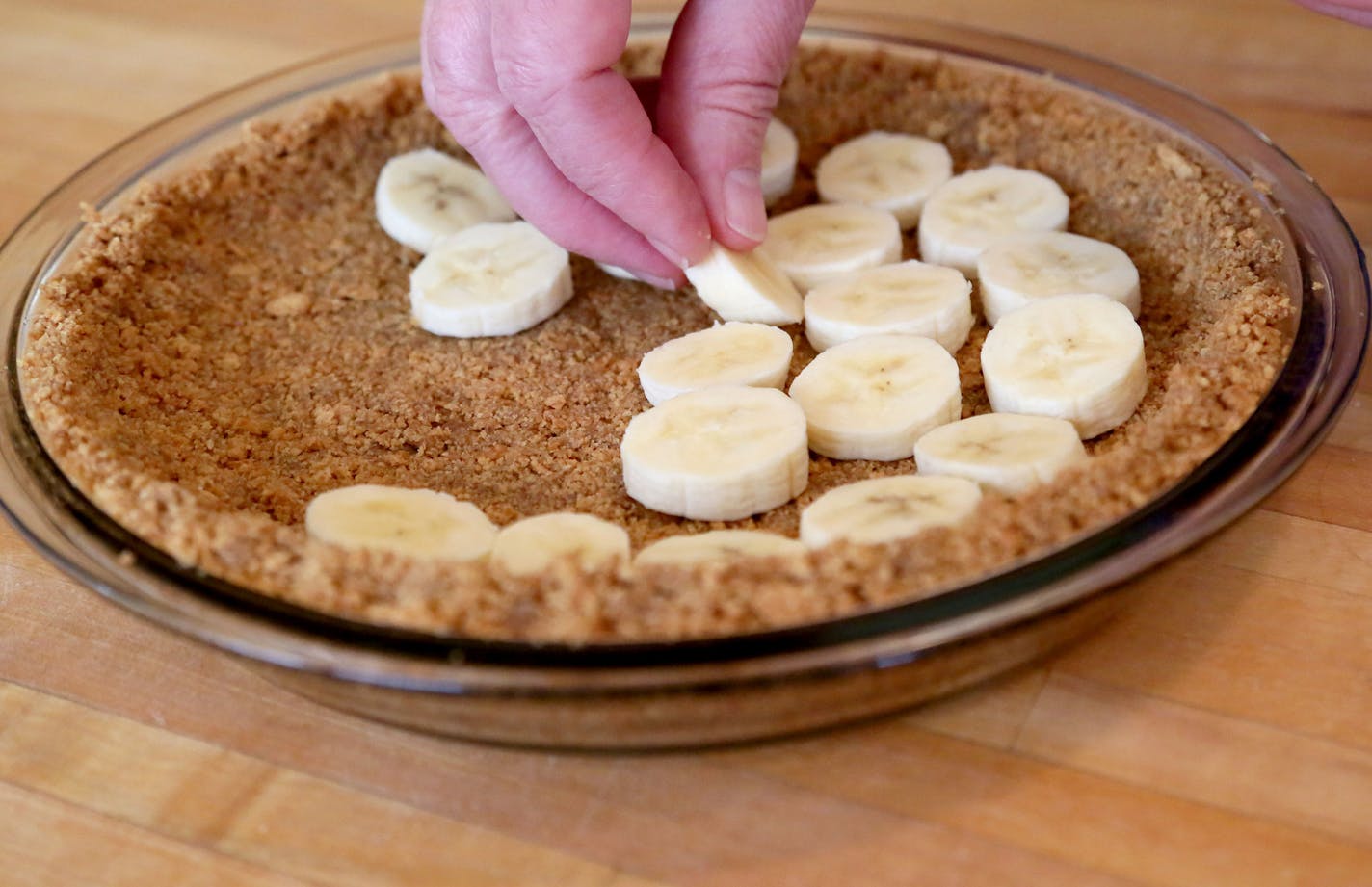 Banana Cream Pie, step by step process for making crust and custard Friday, April 10, 2015, in Edina, MN.](DAVID JOLES/STARTRIBINE)djoles@startribune.com Banana Cream Pie, step by step process for making crust and custard.