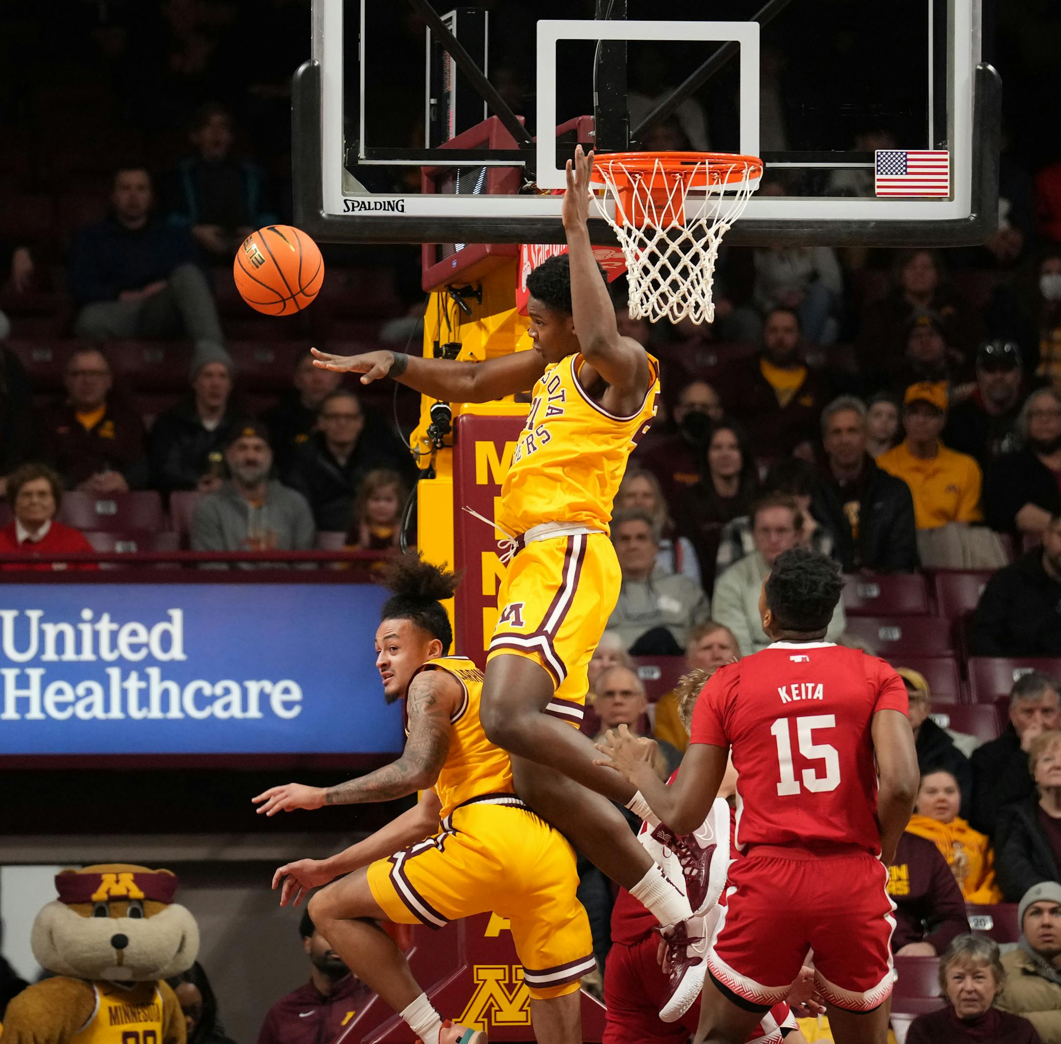 Minnesota Golden Gophers forward Pharrel Payne (21) swats away a Nebraska Cornhuskers shot in the first half.