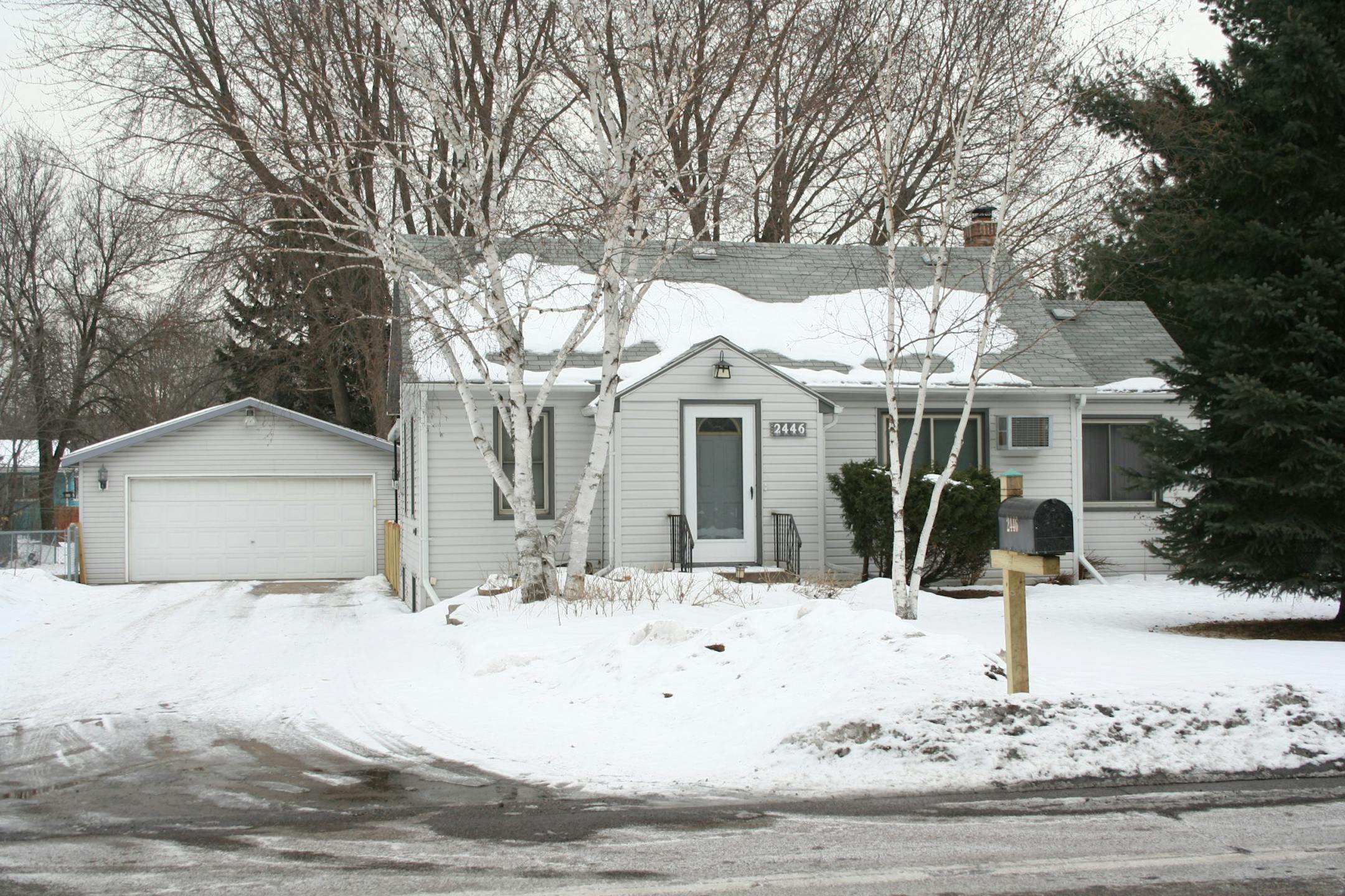 SOLD: $200,000 This 1940 home in the heart of Roseville has 1,440 square feet and an updated kitchen, two bedrooms, lower-level family room and porch.