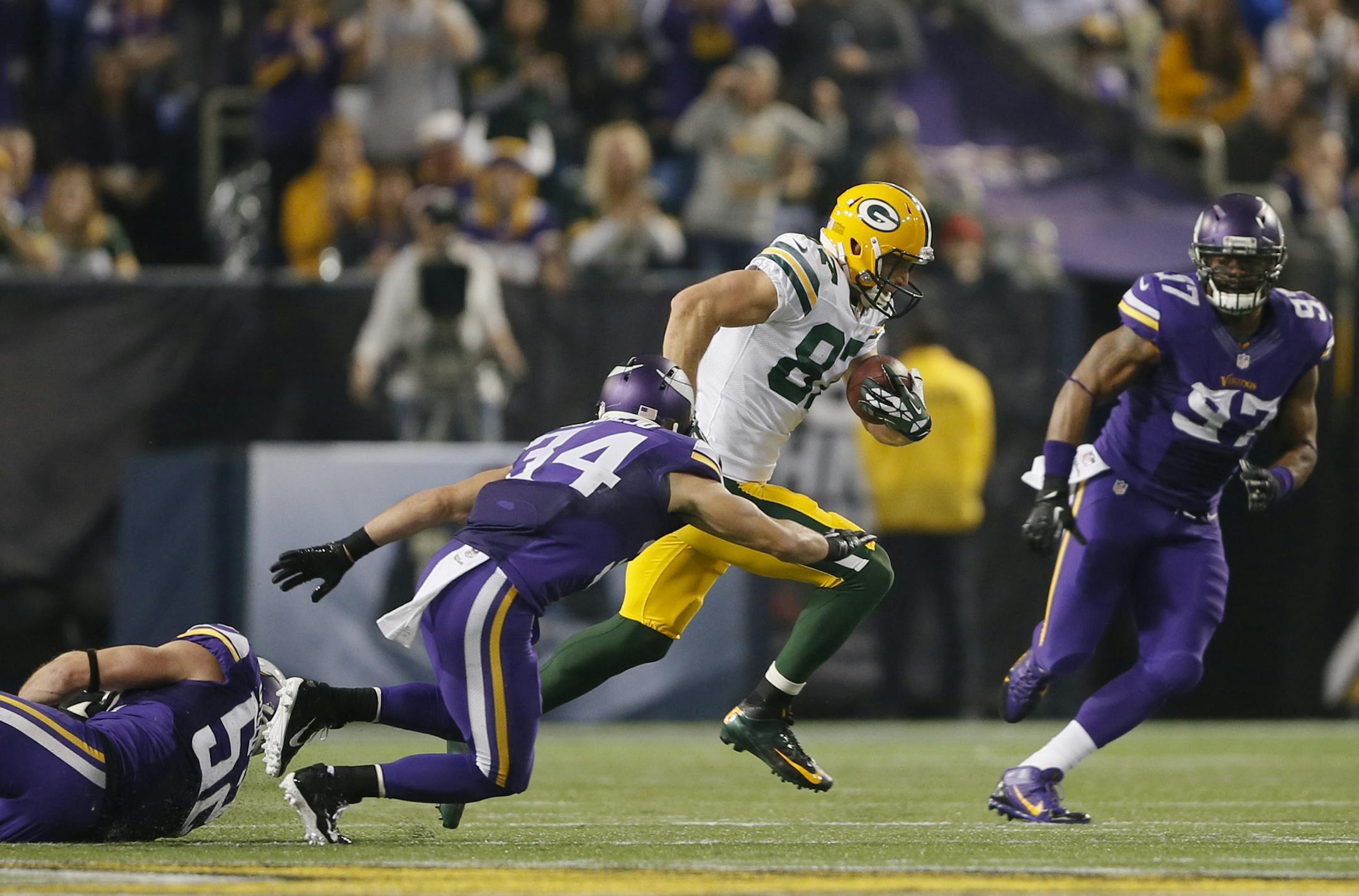 The Minnesota Vikings faced the Green Bay Packers in an NFL game Sunday night, October 27, 2013 at Mall of America Field in Minneapolis. Green Bay Packers wide receiver Jordy Nelson (87) broke free for a 76 yard touchdown in the second quarter after catching a short pass. ] JERRY HOLT ‚Ä¢ jerry.holt@startribune.com