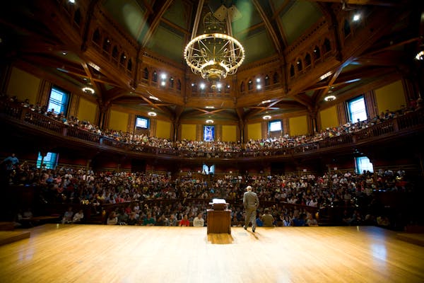 (Cambridge, MA - September 15, 2008) Moral Reasoning 22: Justice, taught by Professor Michael Sandel inside Sanders Theatre at Harvard University. Sta