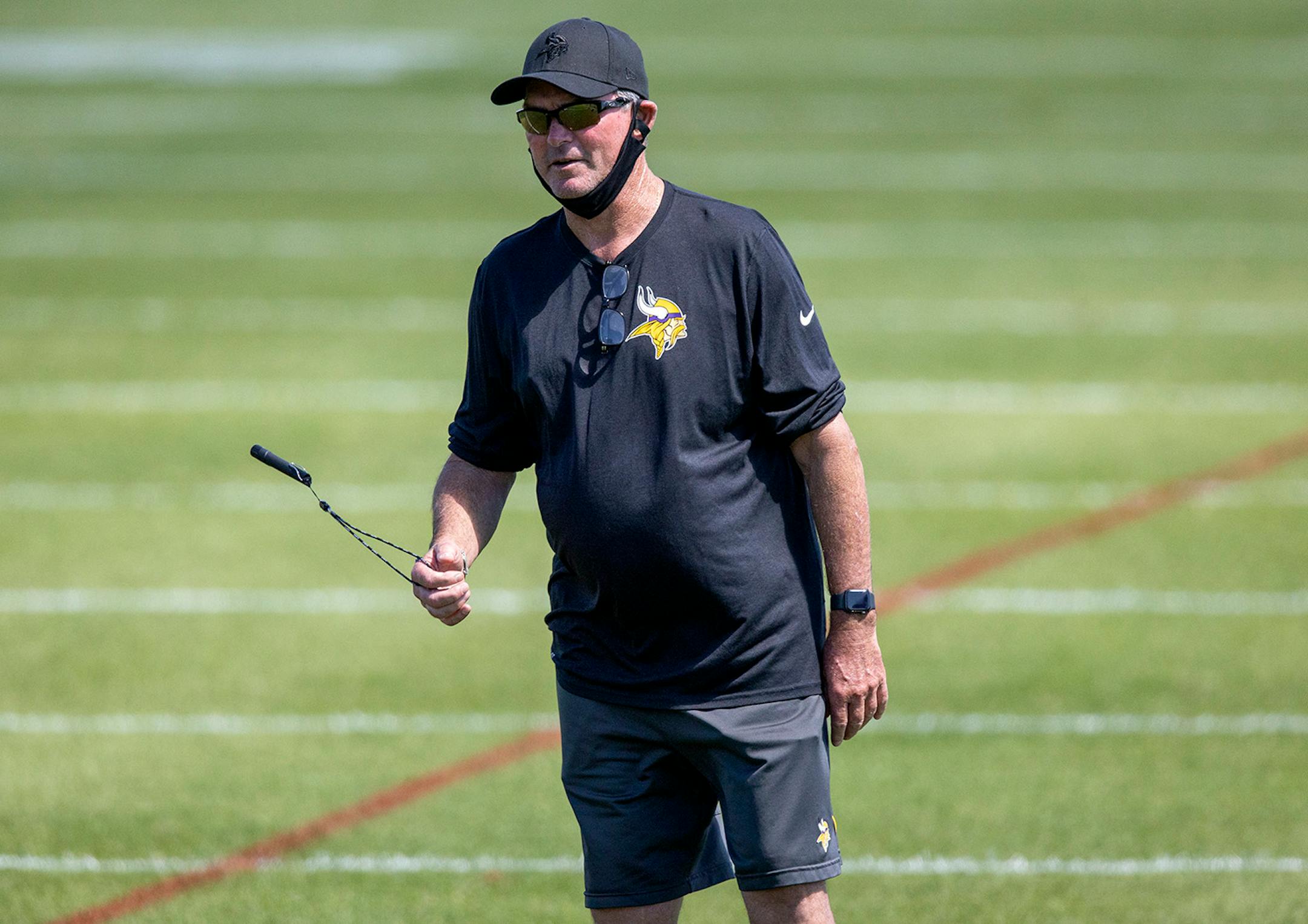 Minnesota Vikings head coach Mike Zimmer watched the defensive backs during practice.