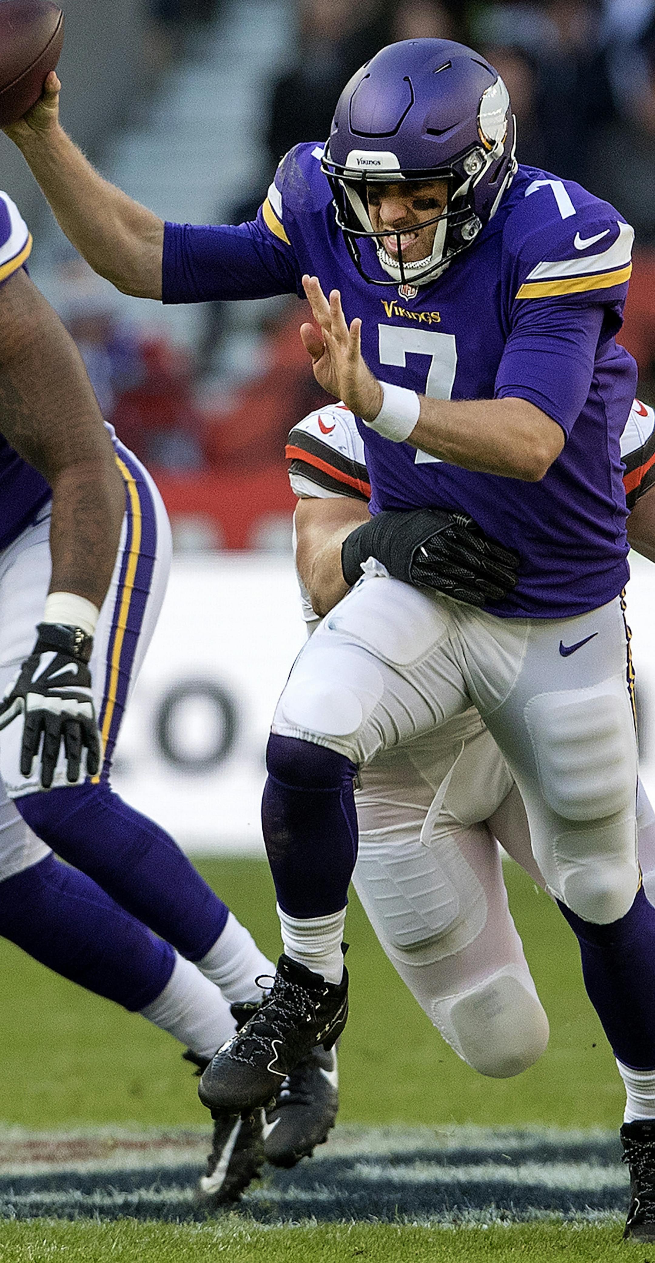 Minnesota Vikings quarterback Case Keenum was chased out of the pocket in the first quarter. ] CARLOS GONZALEZ ï cgonzalez@startribune.com - October 29, 2017, London, England, UK, Twickenham Stadium, NFL, Minnesota Vikings vs. Cleveland Browns,
