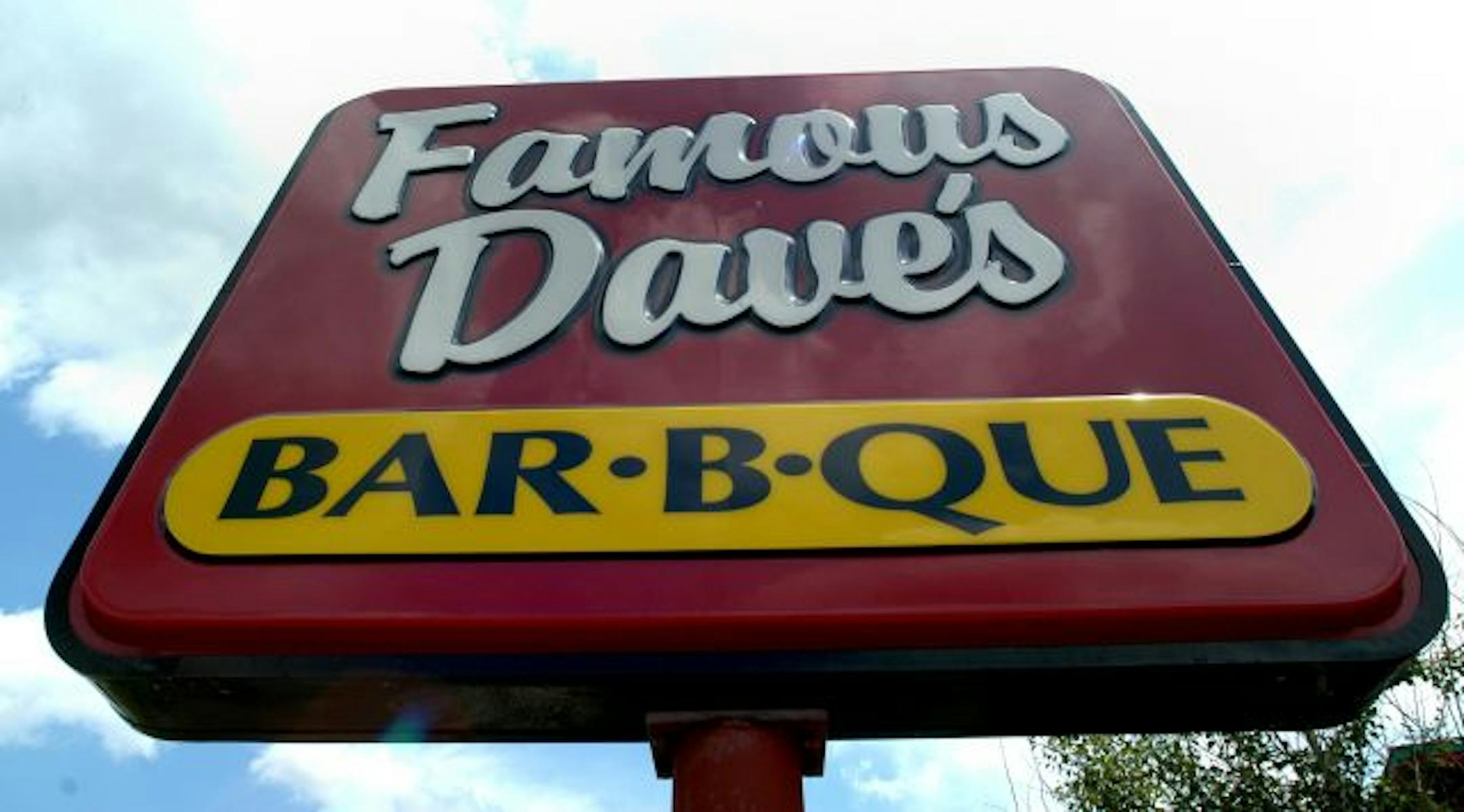 An apparent shake-up at Famous Dave's has led to the CEO leaving and an interim appointed in his place.