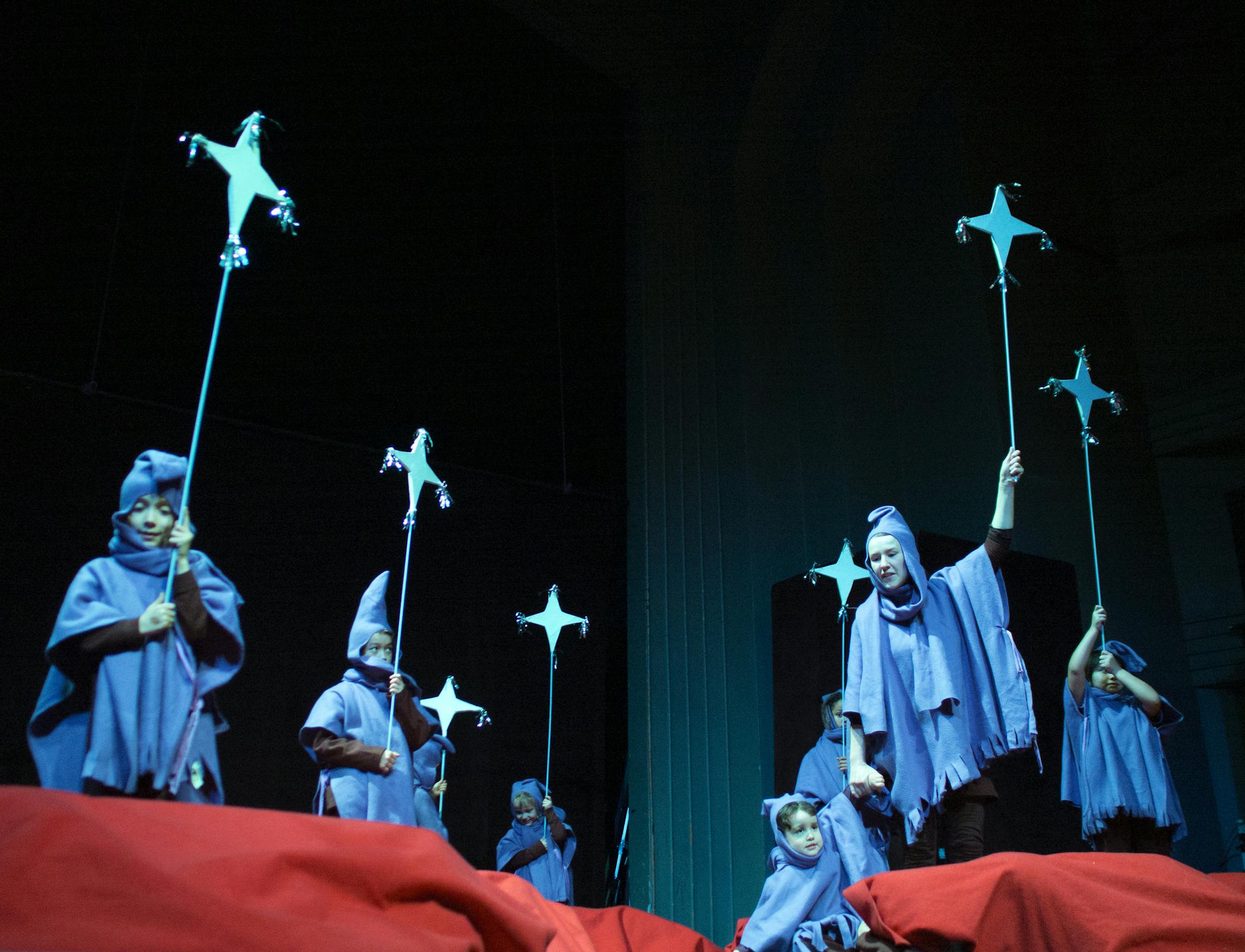 Kids dressed as stars attempted to wake snoring shepherds in "la Natividad."