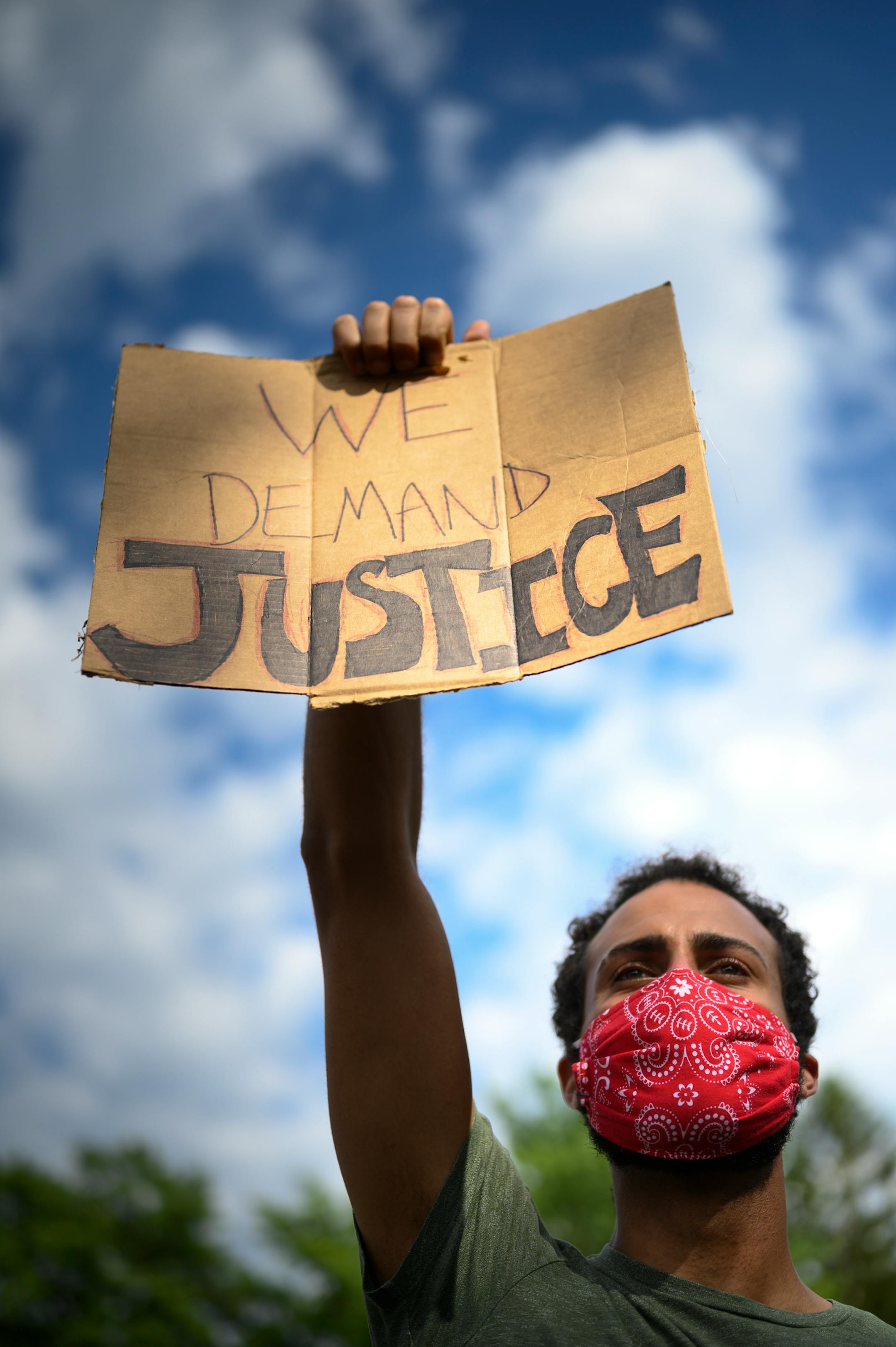 "Bob Kroll has to go," said Reese Britts, of Minneapolis. "Like my sign says, we demand justice." ]
aaron.lavinsky@startribune.com Protesters took part in a "Bob KKKroll Must Go!" rally against the Minneapolis Police Union and its president outside the union headquarters on Friday, June 12, 2020 in MInneapolis, Minn.
