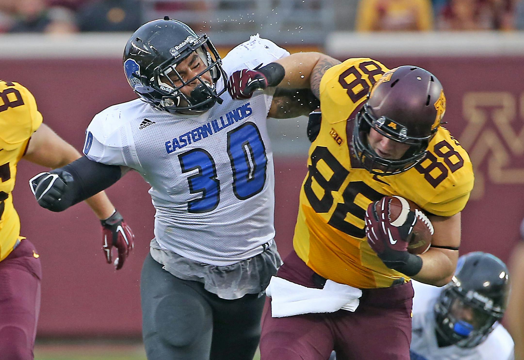Minnesota tight end Maxx Williams ran for 27 yards during the second touchdown in the end zone during the second quarter in the opening game against Eastern Illinois at TCF Bank Stadium, Thursday, August 28, 2014 in Minneapolis, MN. ] (ELIZABETH FLORES/STAR TRIBUNE) ELIZABETH FLORES � eflores@startribune.com