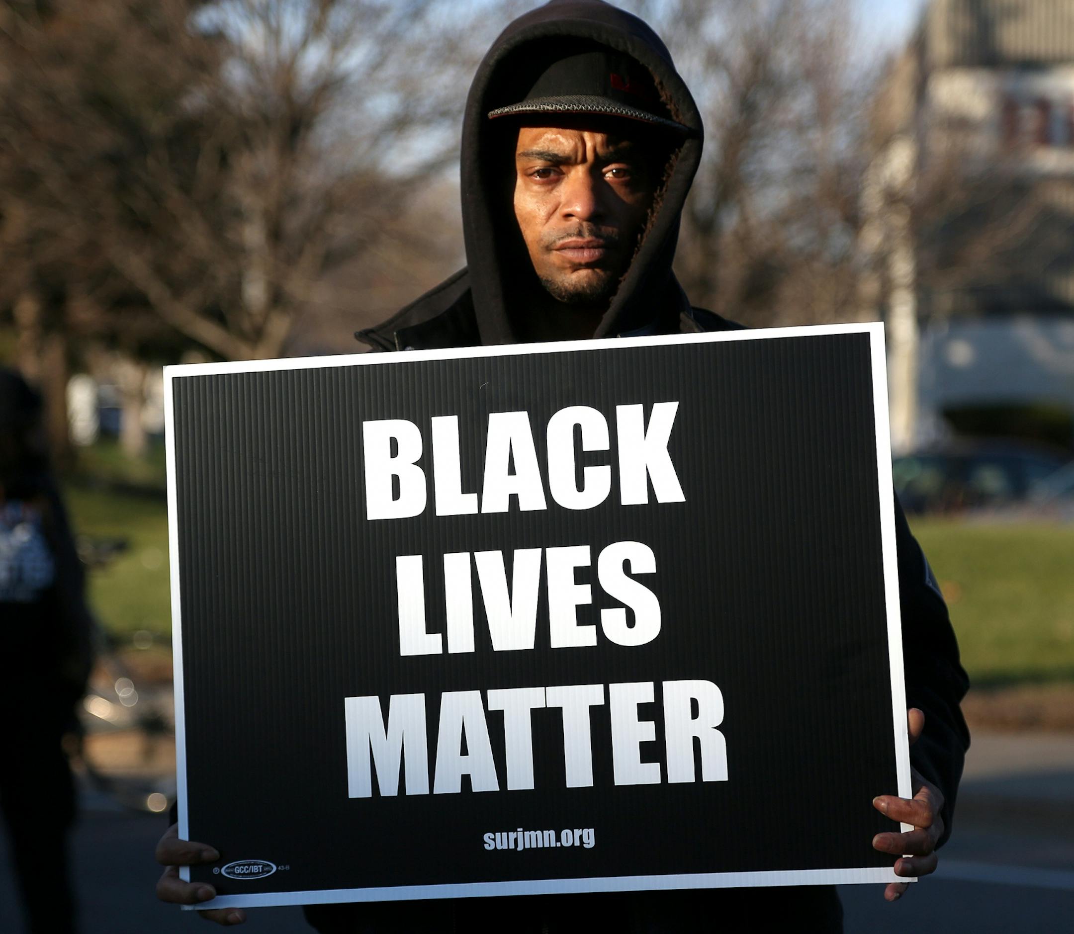 A community member held up his sign in front of the Fourth Precinct before heading down to the federal court house.