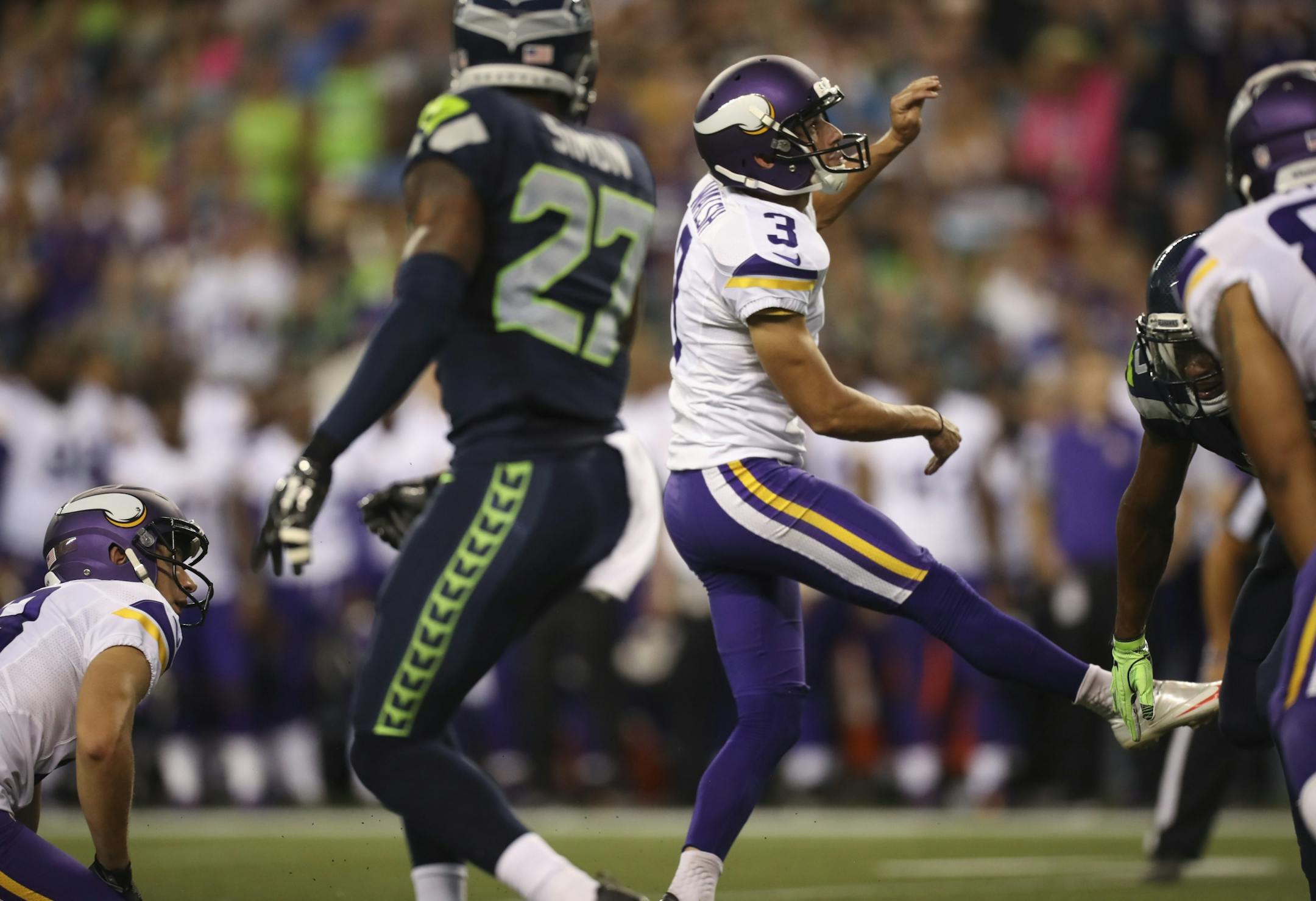 Vikings kicker Blair Walsh hit a 27 yard field goal to give the Vikings an 11-0 lead at the end of the second quarter Thursday night.