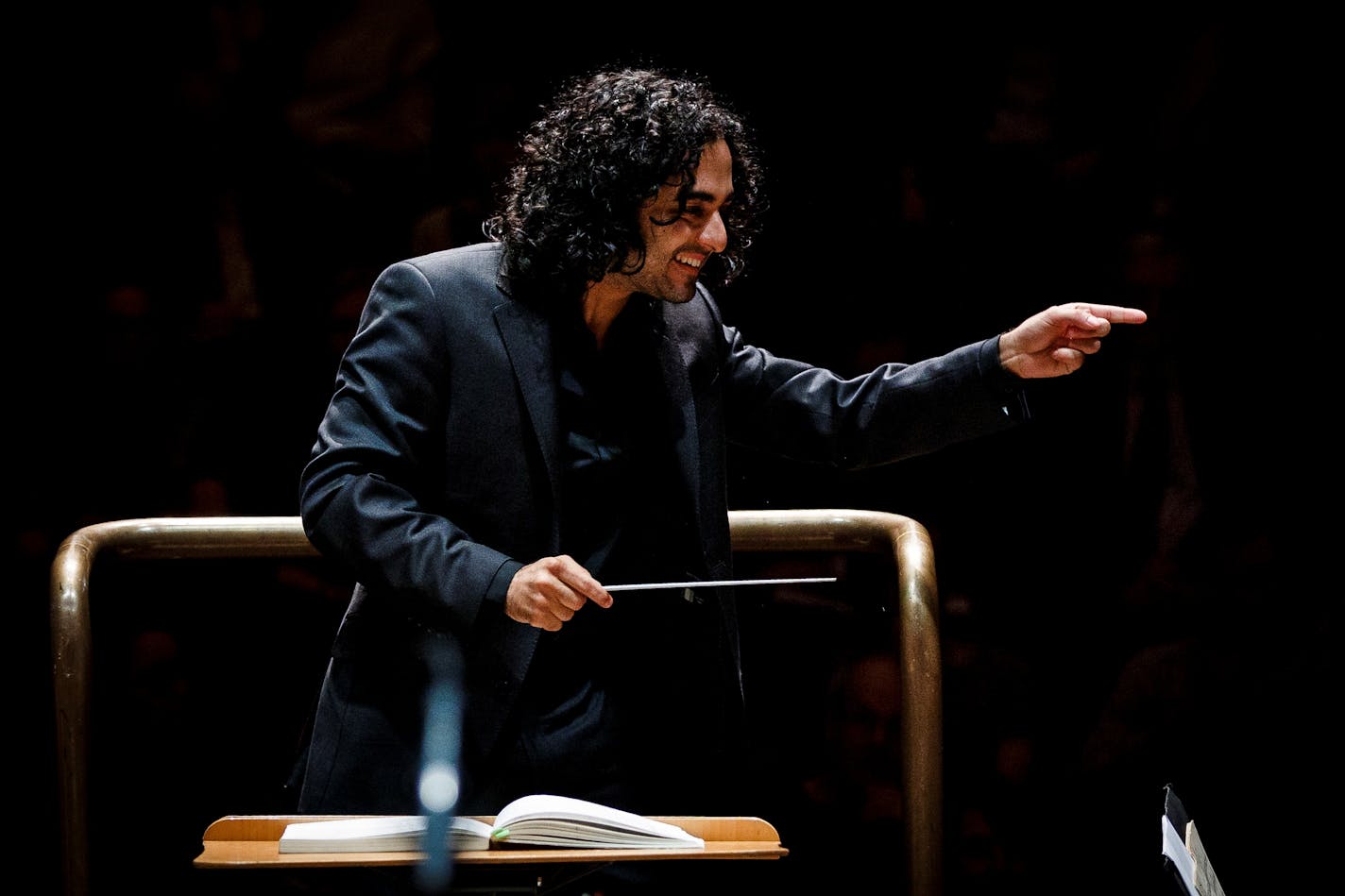 Guest conductor Hasan Kerem photo credit Tristan Fewings